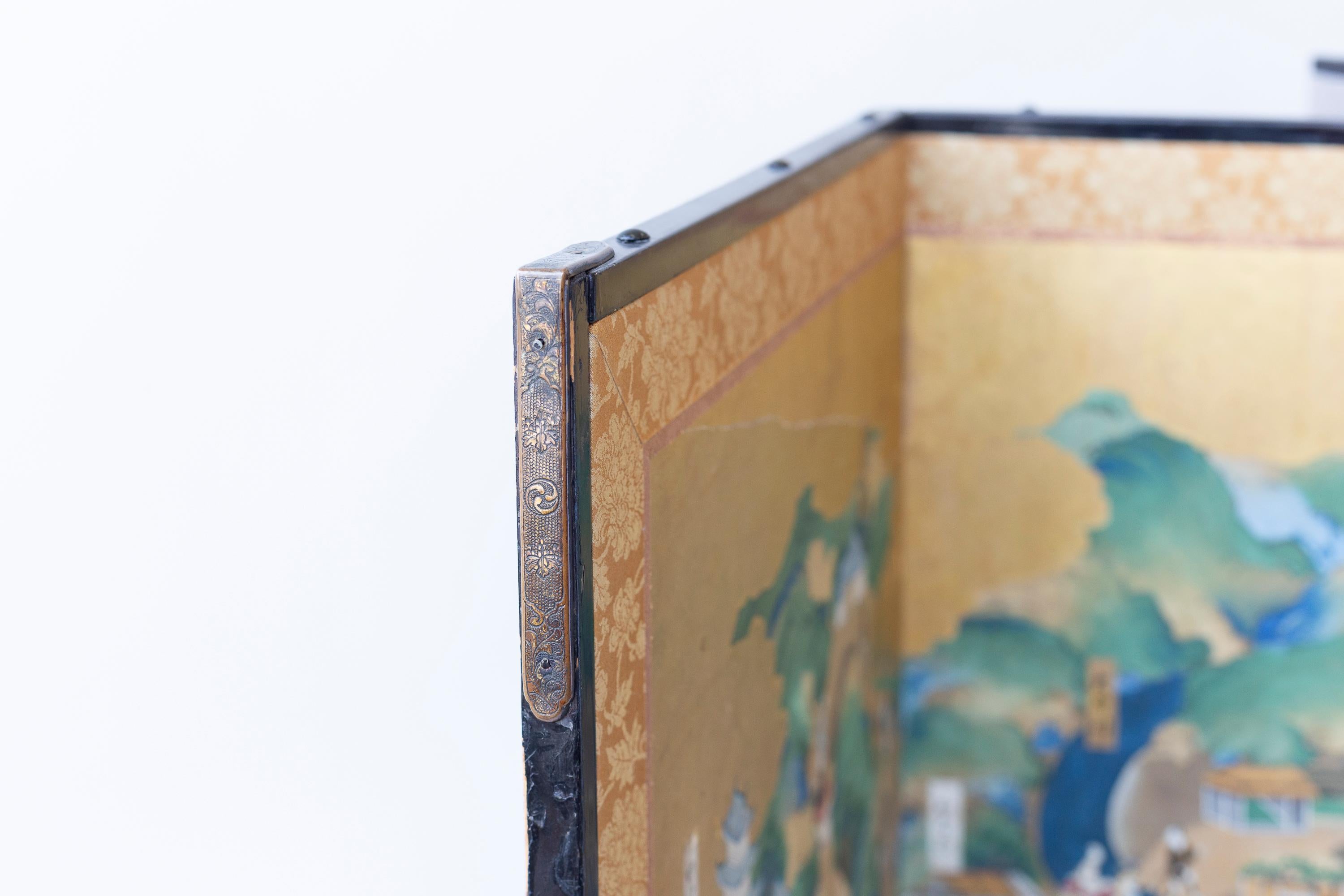 Early 19th century Japanese Screen with Village Scenes, on Gold Leaf For Sale 1