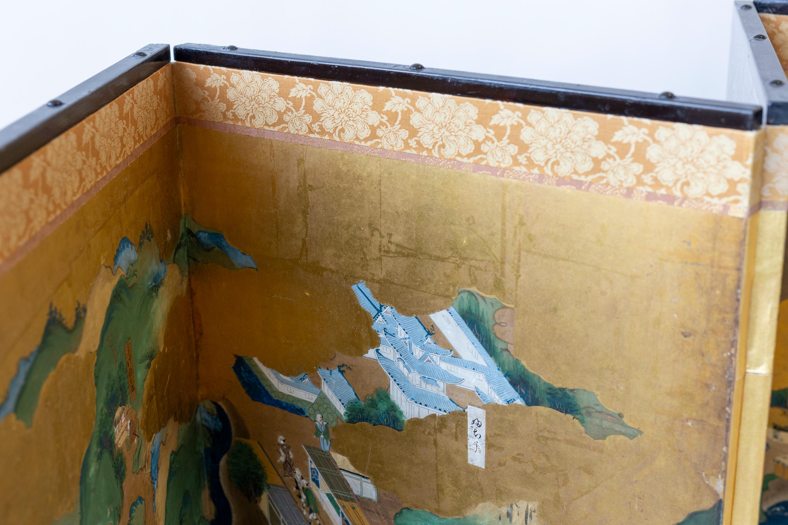 Early 19th century Japanese Screen with Village Scenes, on Gold Leaf For Sale 2