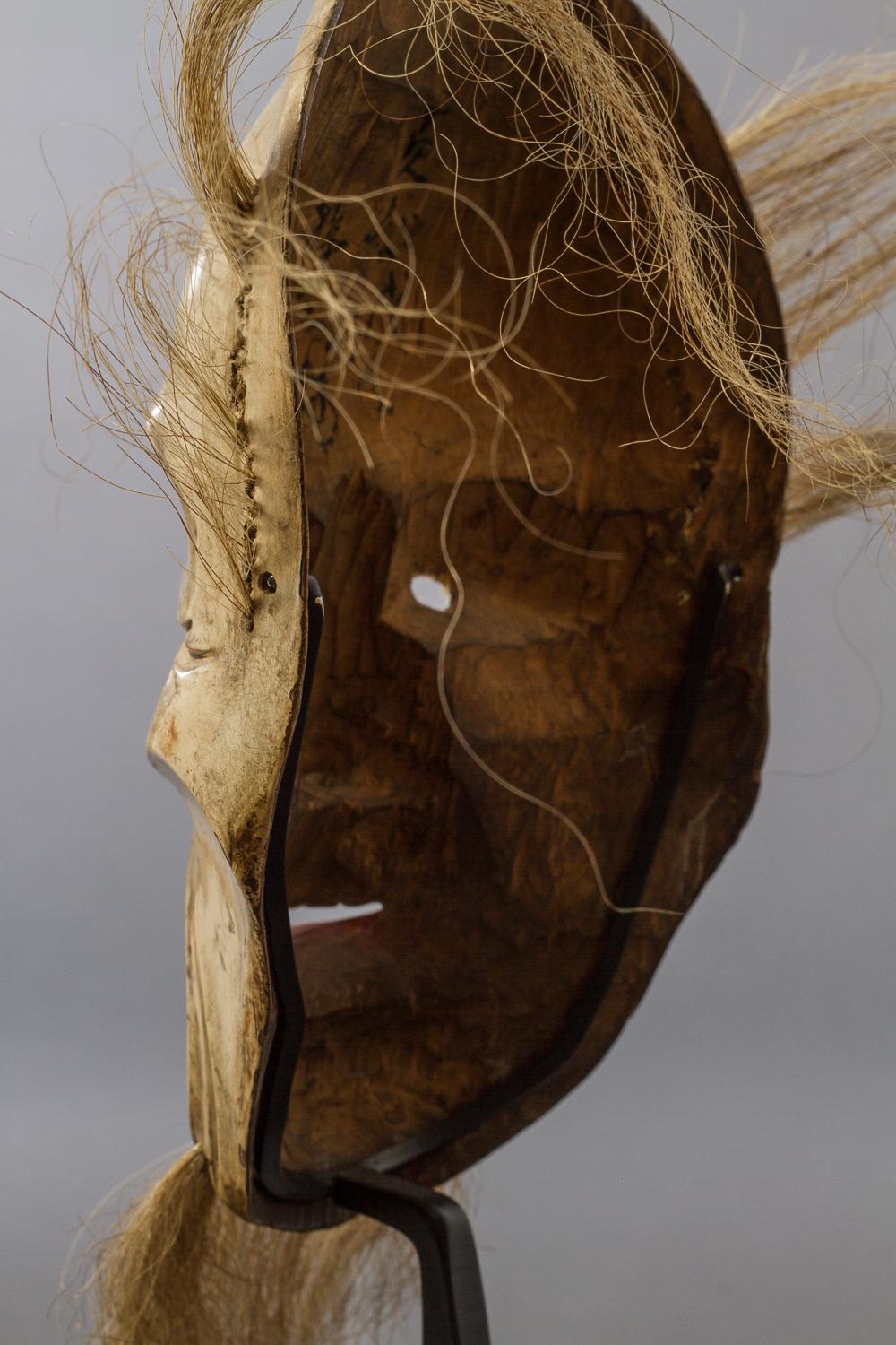 Début du XIXe siècle Masque de nô japonais en bois du début du 19e siècle en vente