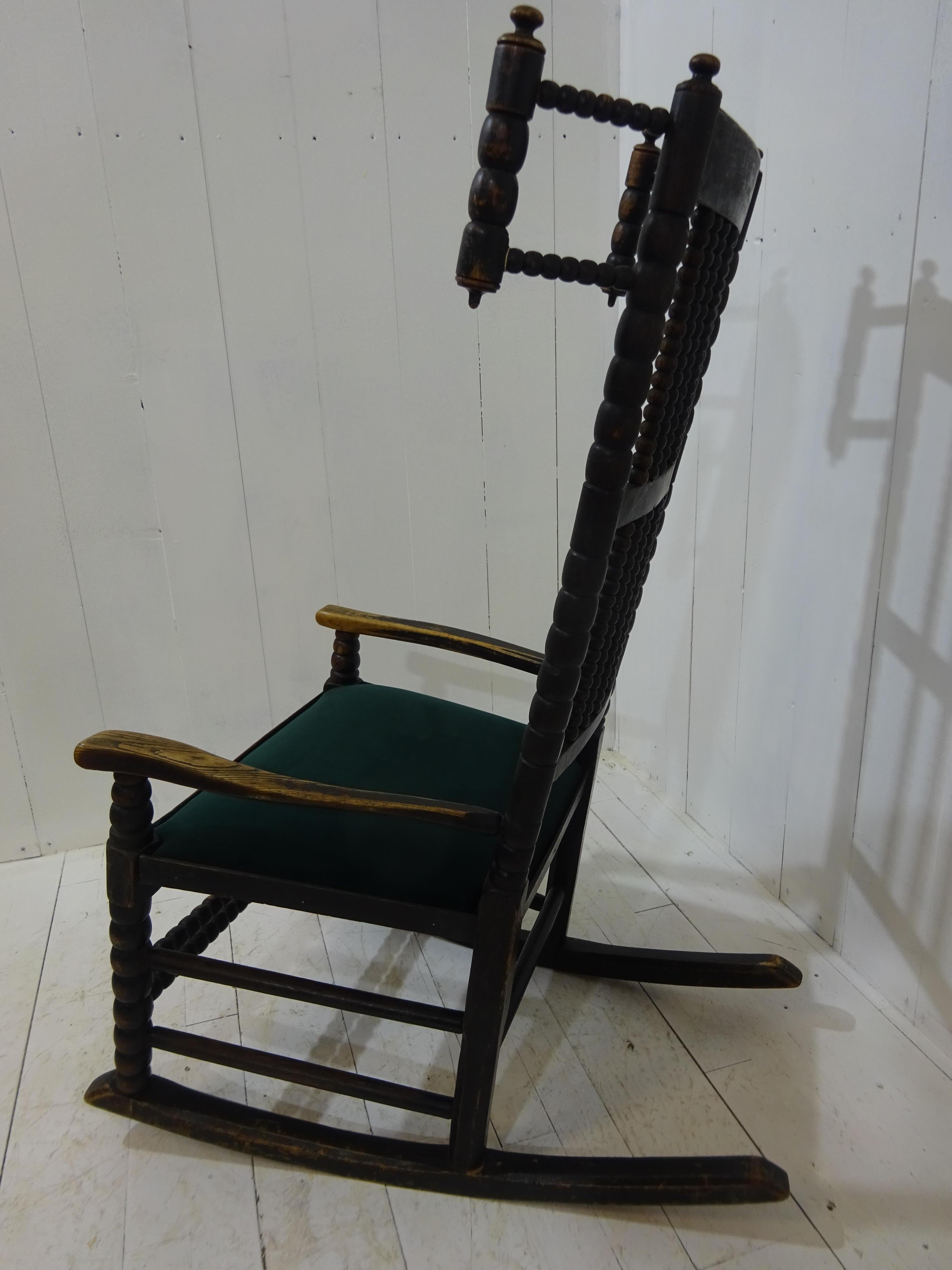 Early 19th Century Lancashire Bobbin Rocking Chair In Good Condition For Sale In Tarleton, GB