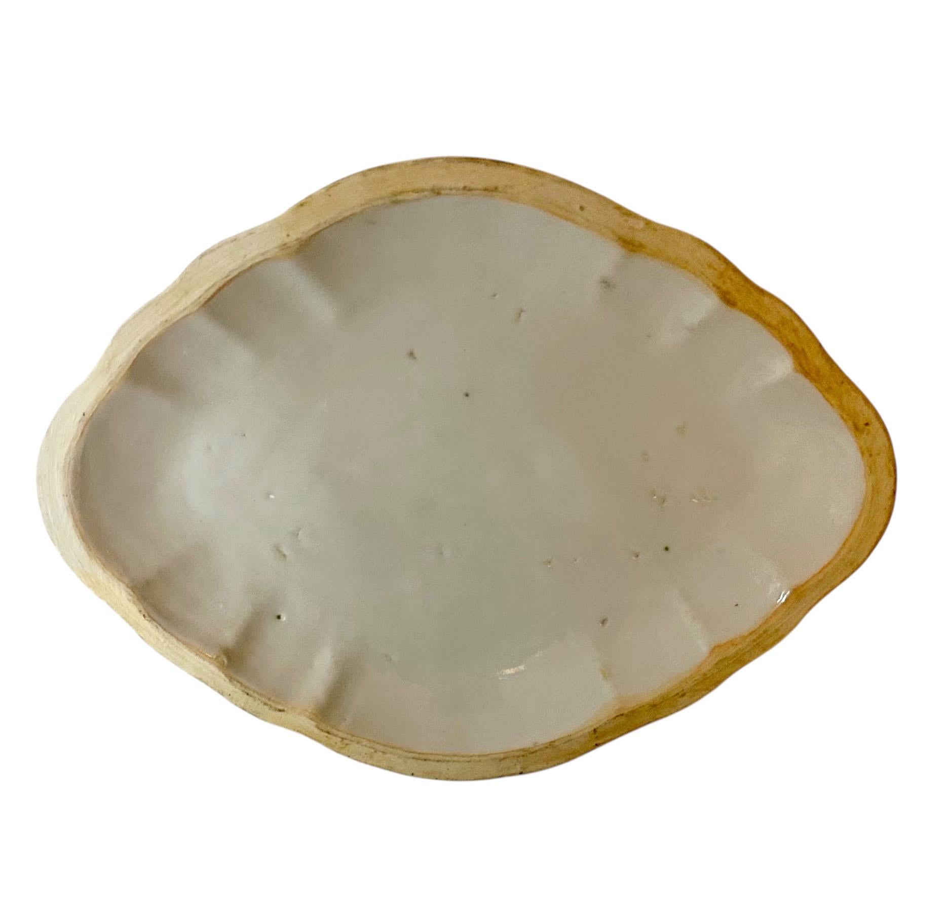 Grand plat couvert de Canton bleu et blanc du début du 19e siècle Bon état - En vente à Tampa, FL