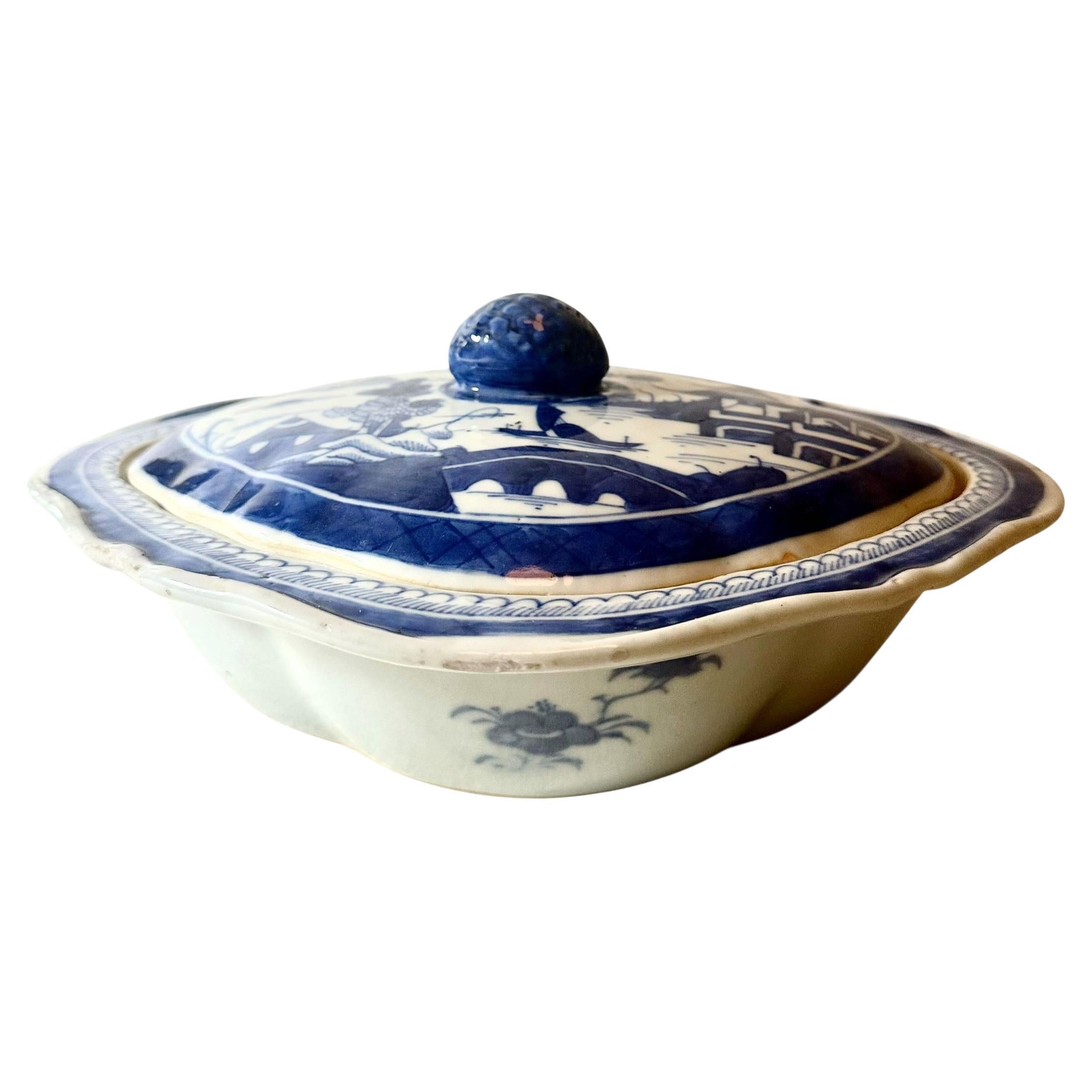 Großes blau-weißes Kantongeschirr aus dem frühen 19.