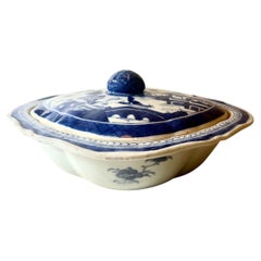 Großes blau-weißes Kantongeschirr aus dem frühen 19.