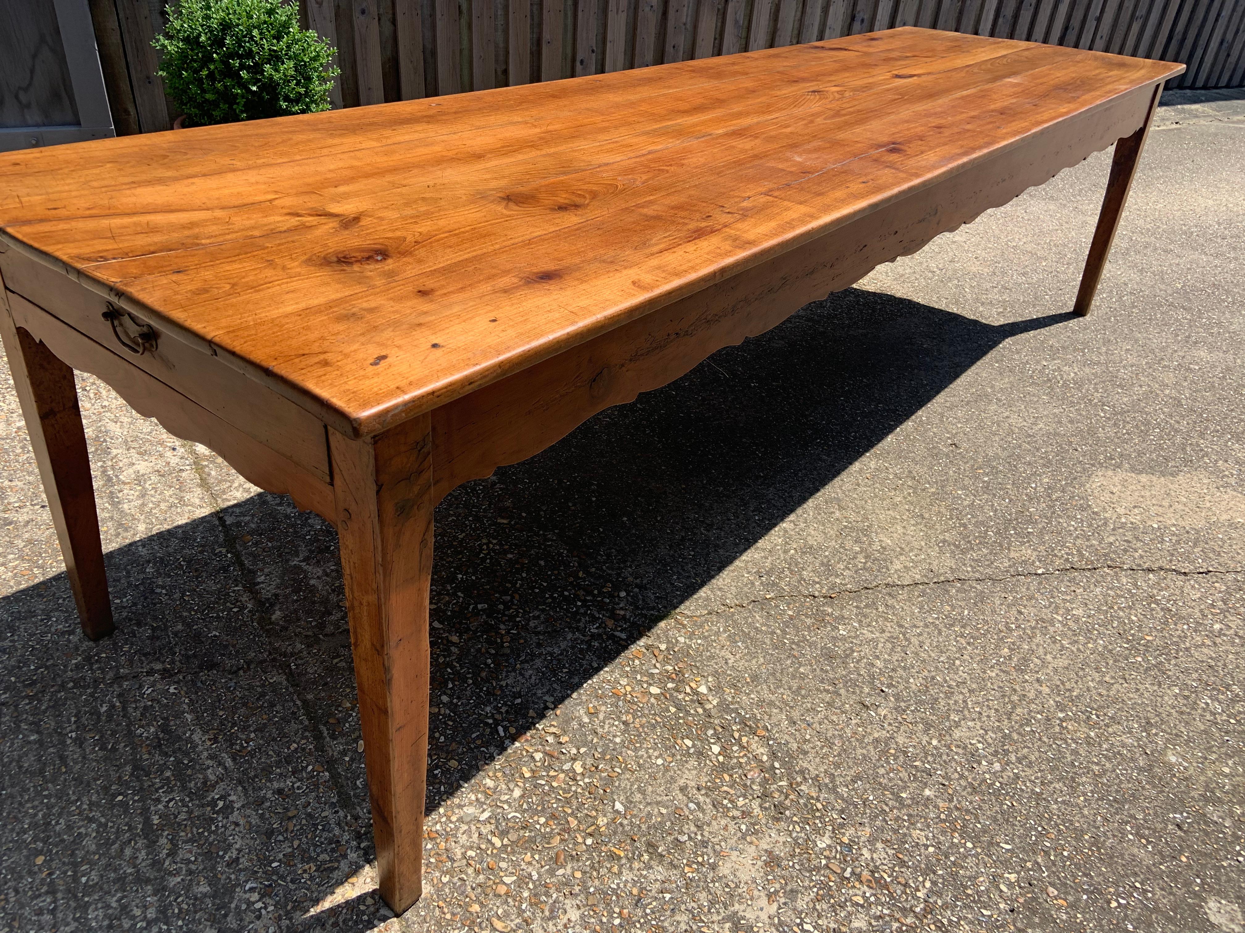 Large 19th century cherry farmhouse table with tapered legs and a pretty shaped apron. Gorgeous colour and patination. The table has two end drawers. 

Measurements :
H: 30in (76.2cm)
W: 34.5in (87.6cm)
L: 118in (299.7cm).


 