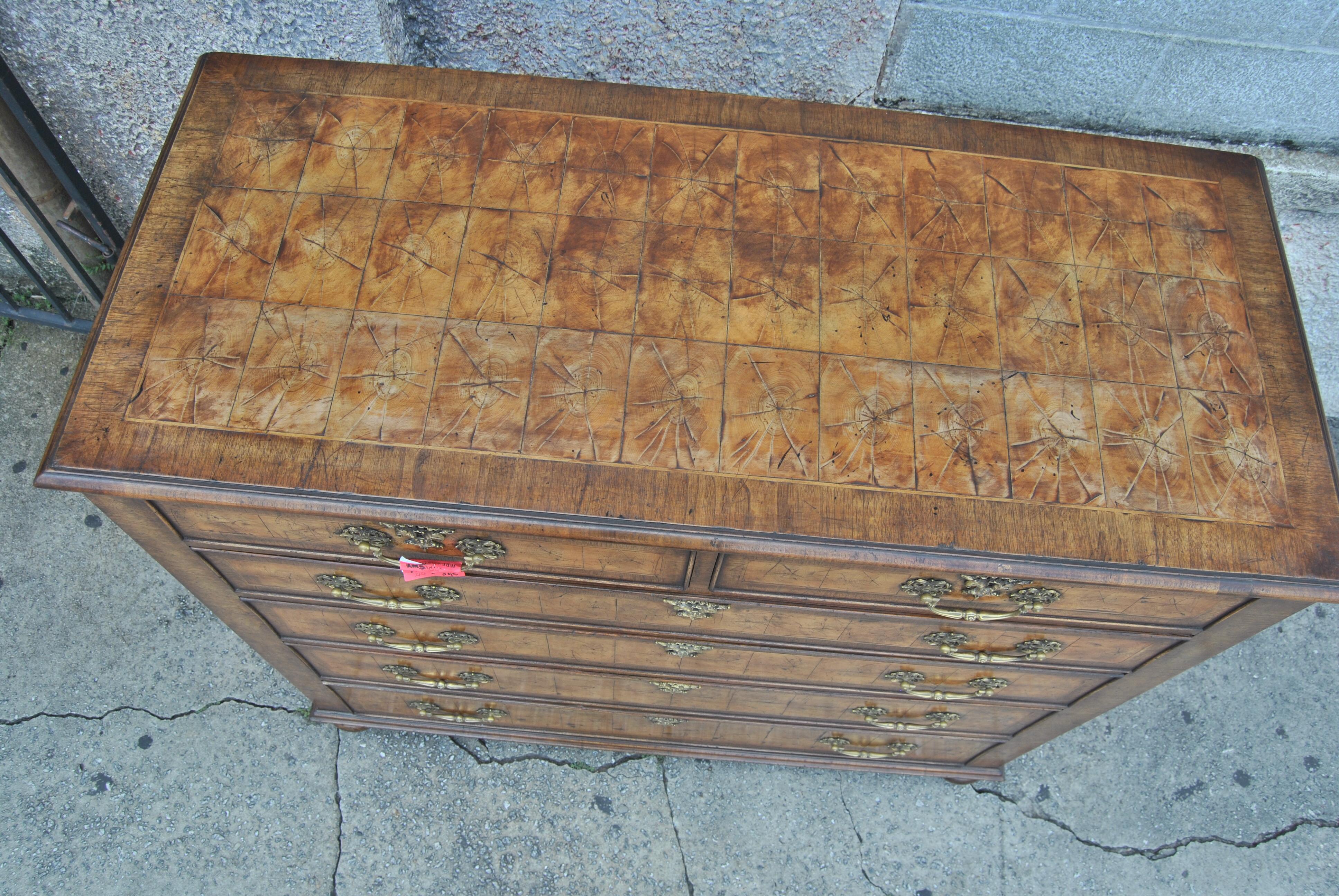 Early 19th Century Large English Oyster Walnut Chest of Drawers In Good Condition In Savannah, GA
