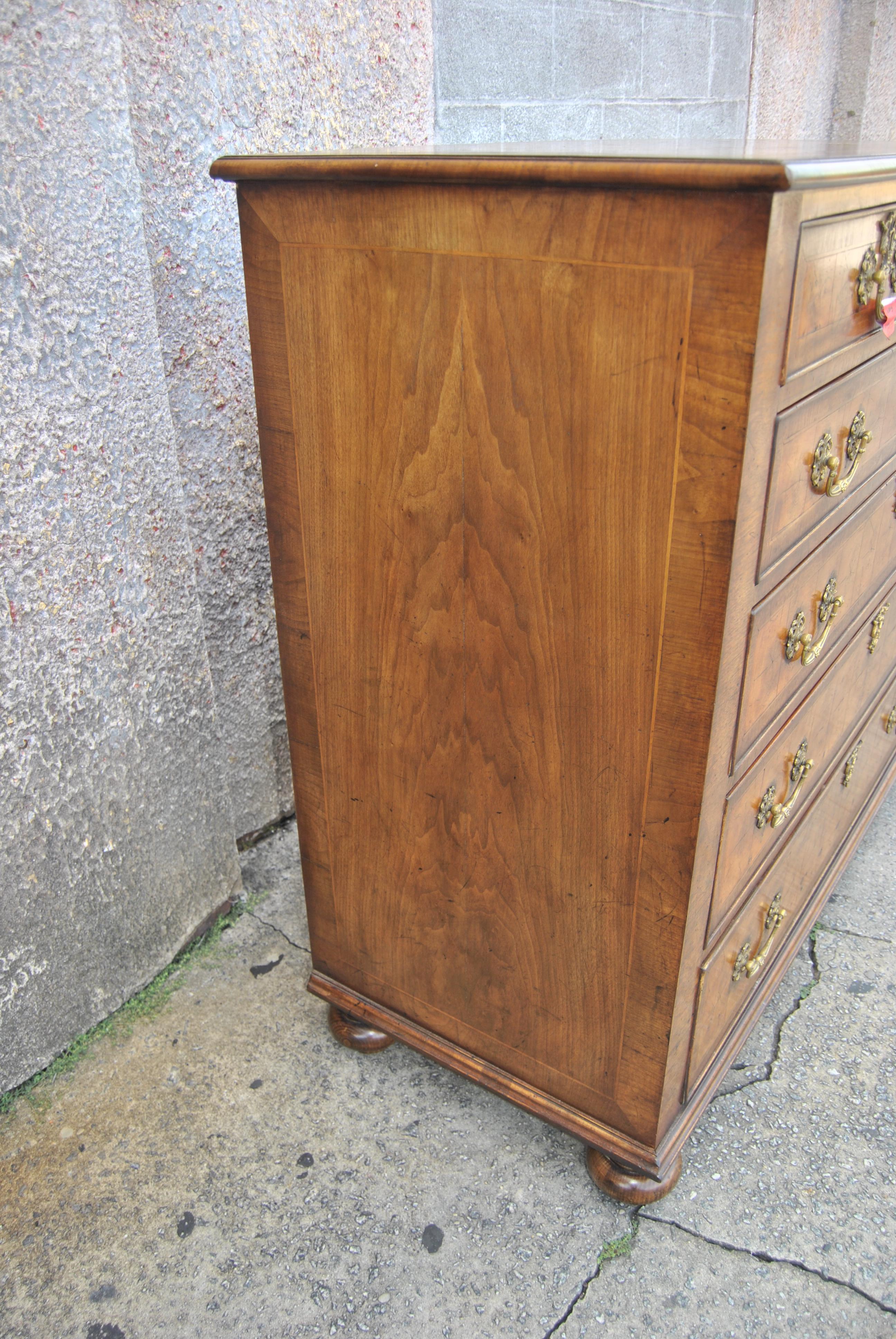 Early 19th Century Large English Oyster Walnut Chest of Drawers 1