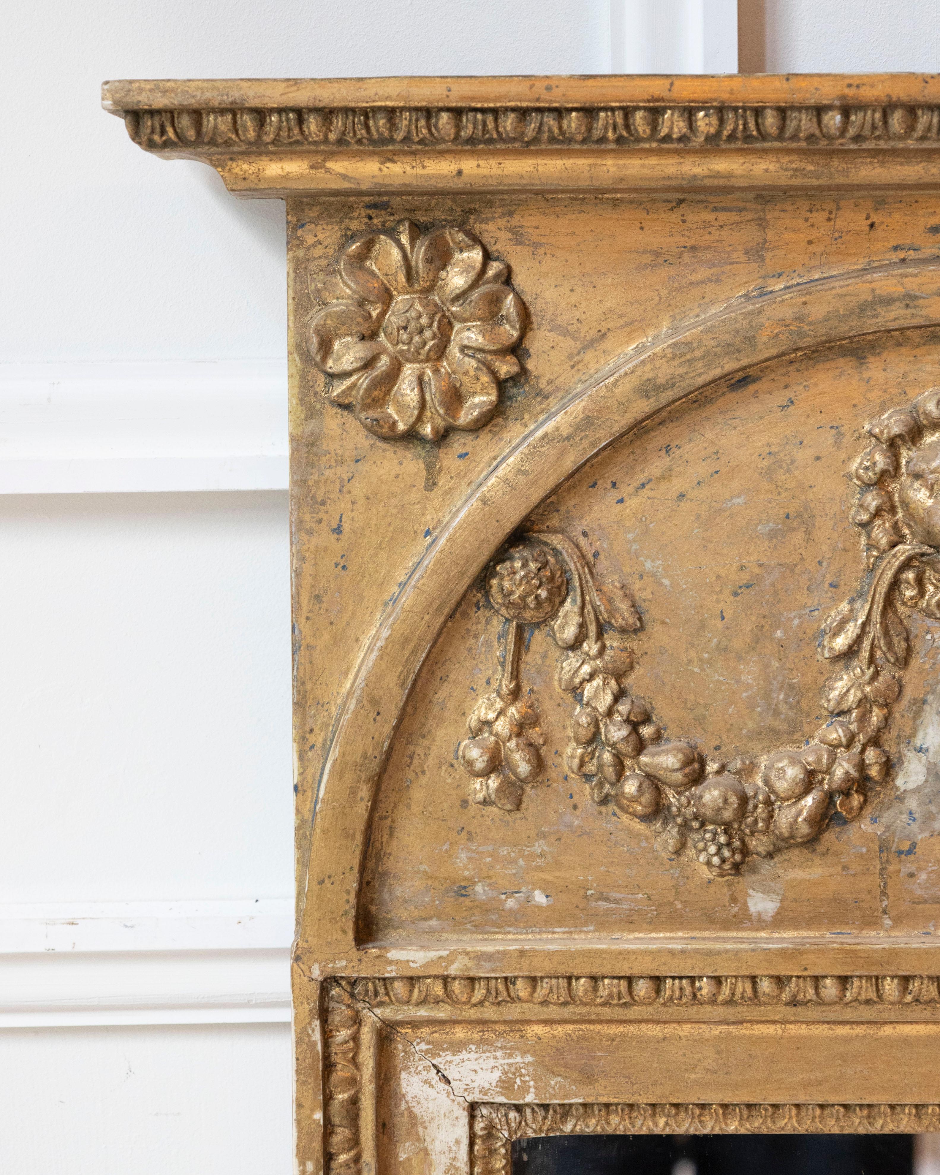 Début du XIXe siècle Miroir en bois doré de la fin de la période gustavienne, Stockholm Bon état - En vente à Atlanta, GA