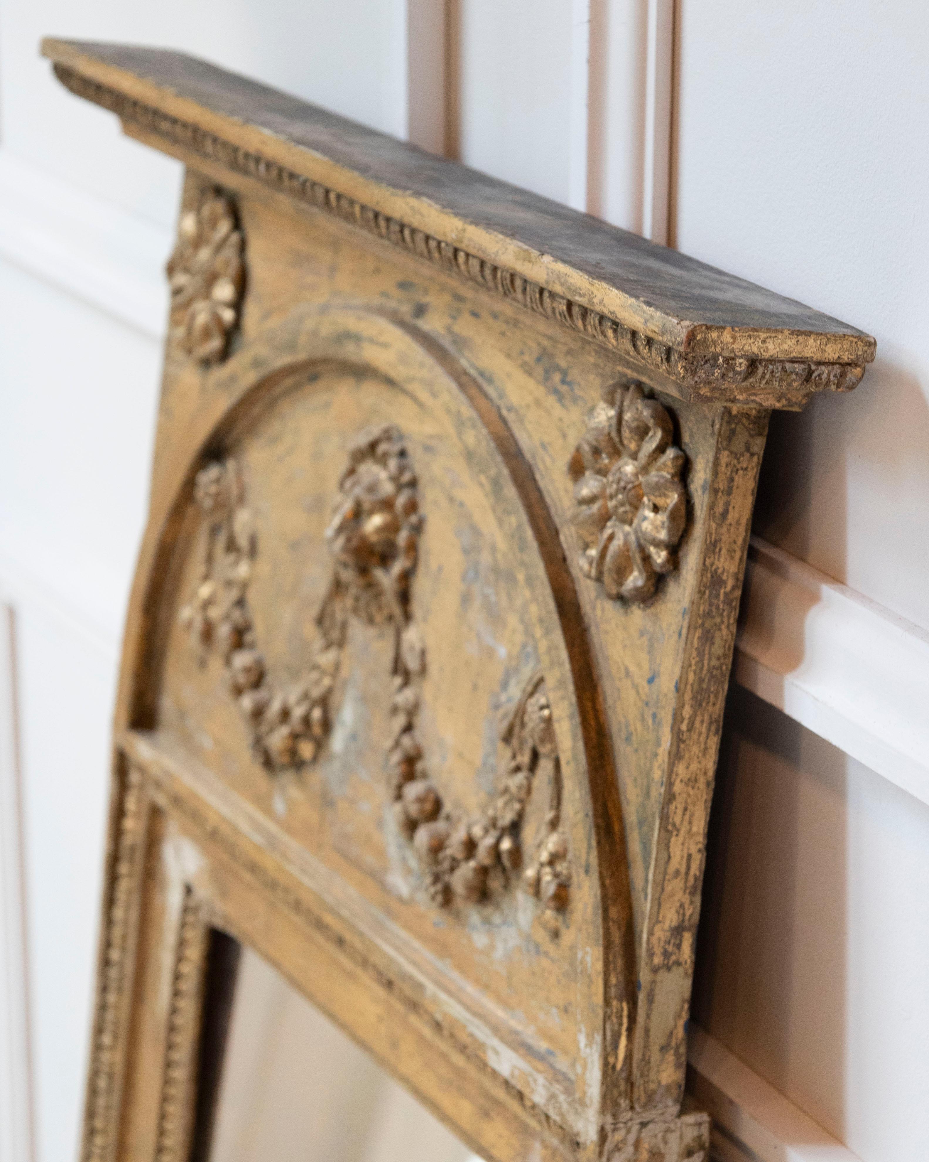 Début du XIXe siècle Miroir en bois doré de la fin de la période gustavienne, Stockholm en vente 3