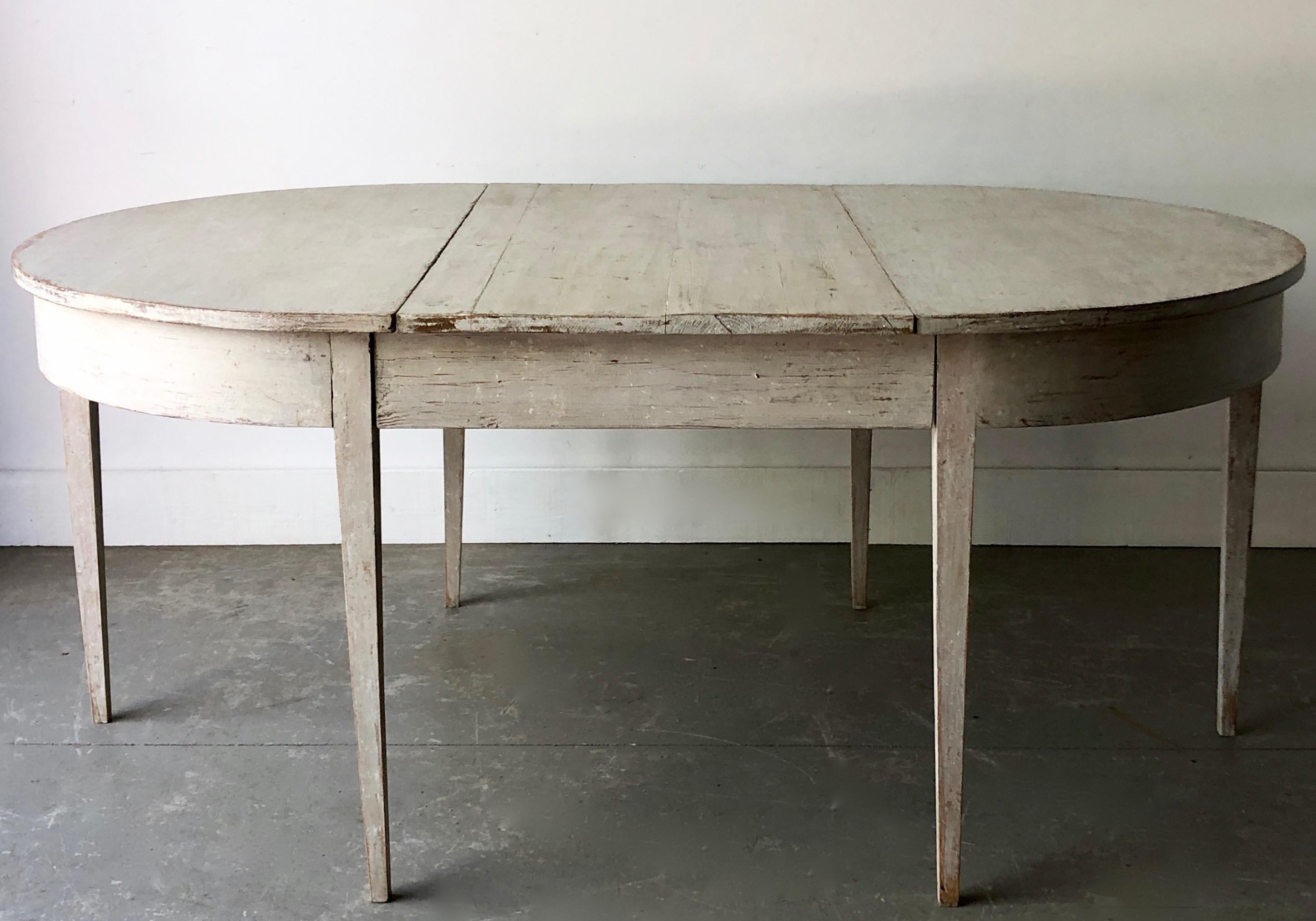Hand-Carved Early 19th Century Later Painted Swedish Gustavian Period Extending Table