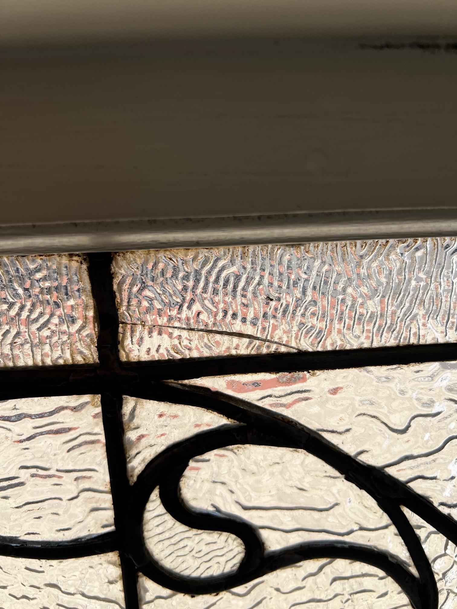 Fenêtre en verre texturé au plomb du début du 19e siècle dans son cadre en Wood Wood d'origine. en vente 9