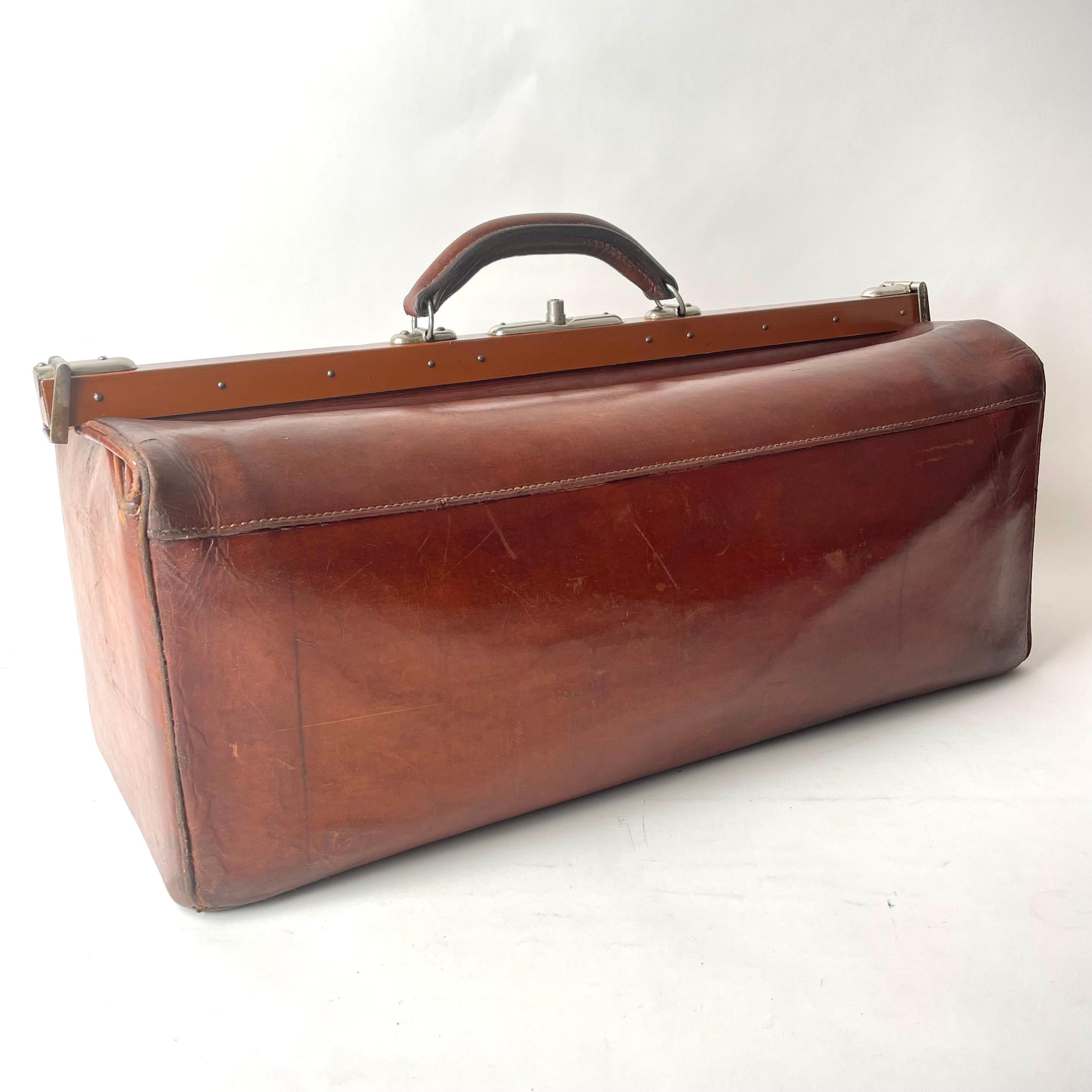 Early 19th Century Leather Luggage with Nickel Details For Sale 1