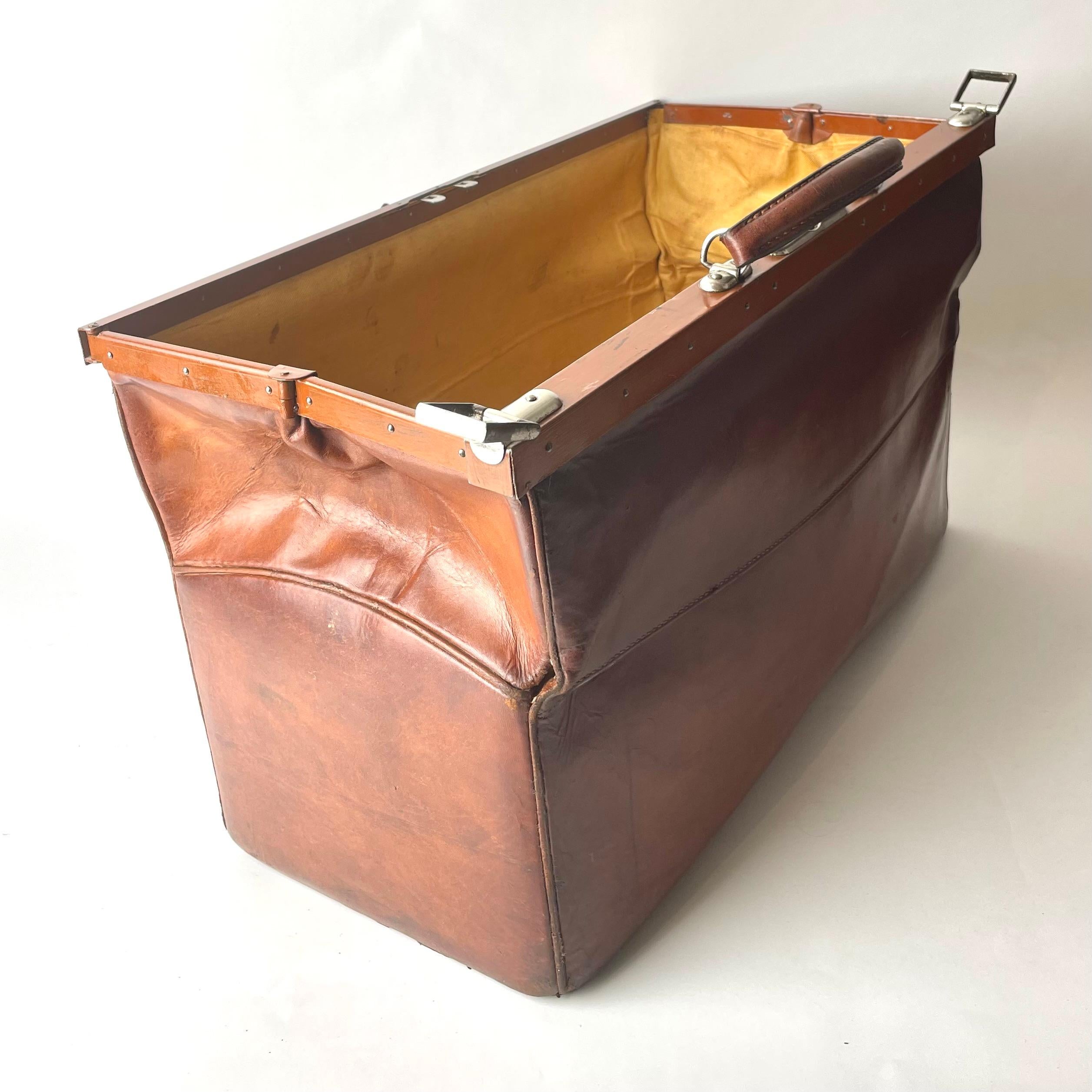 Early 19th Century Leather Luggage with Nickel Details For Sale 3