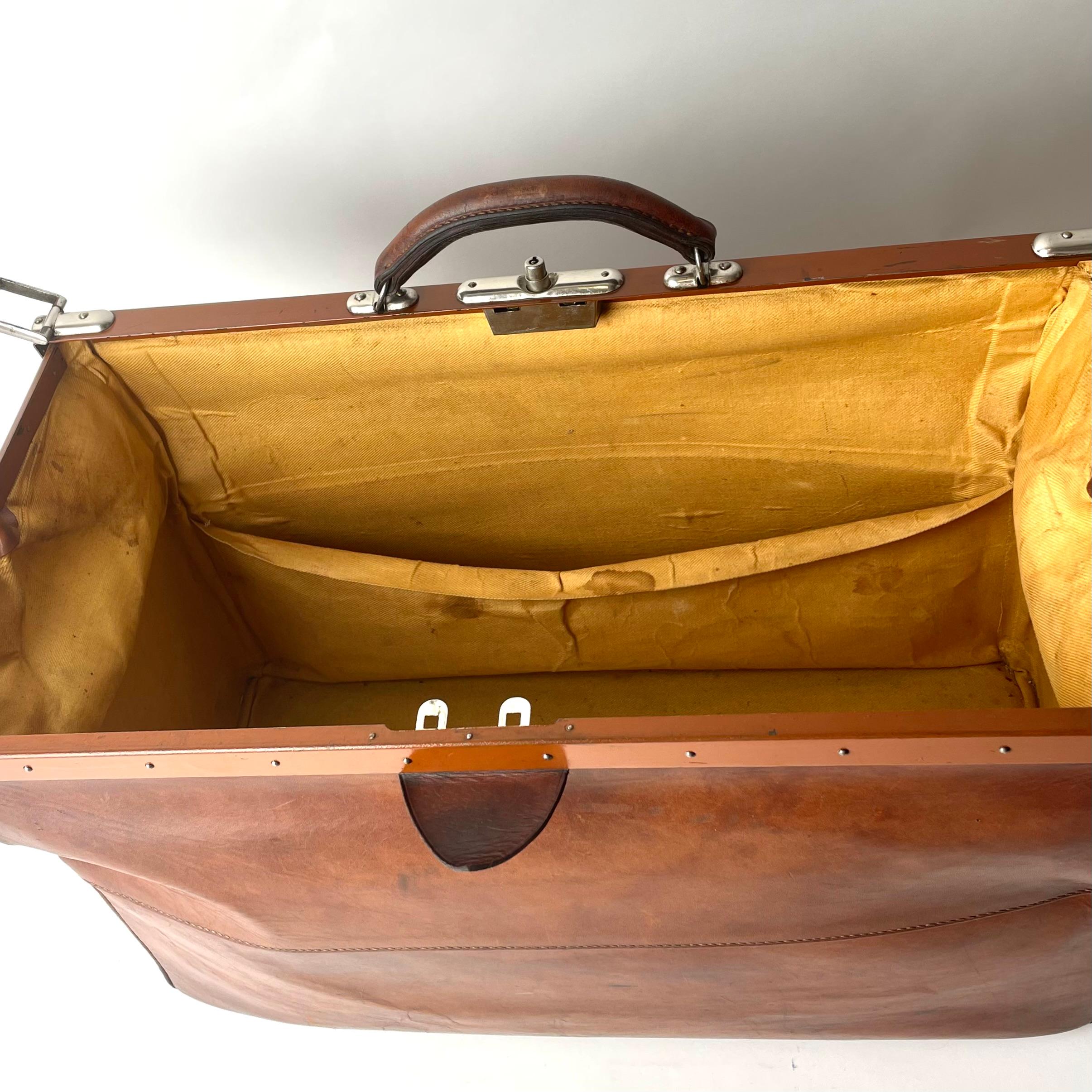 Early 19th Century Leather Luggage with Nickel Details For Sale 5