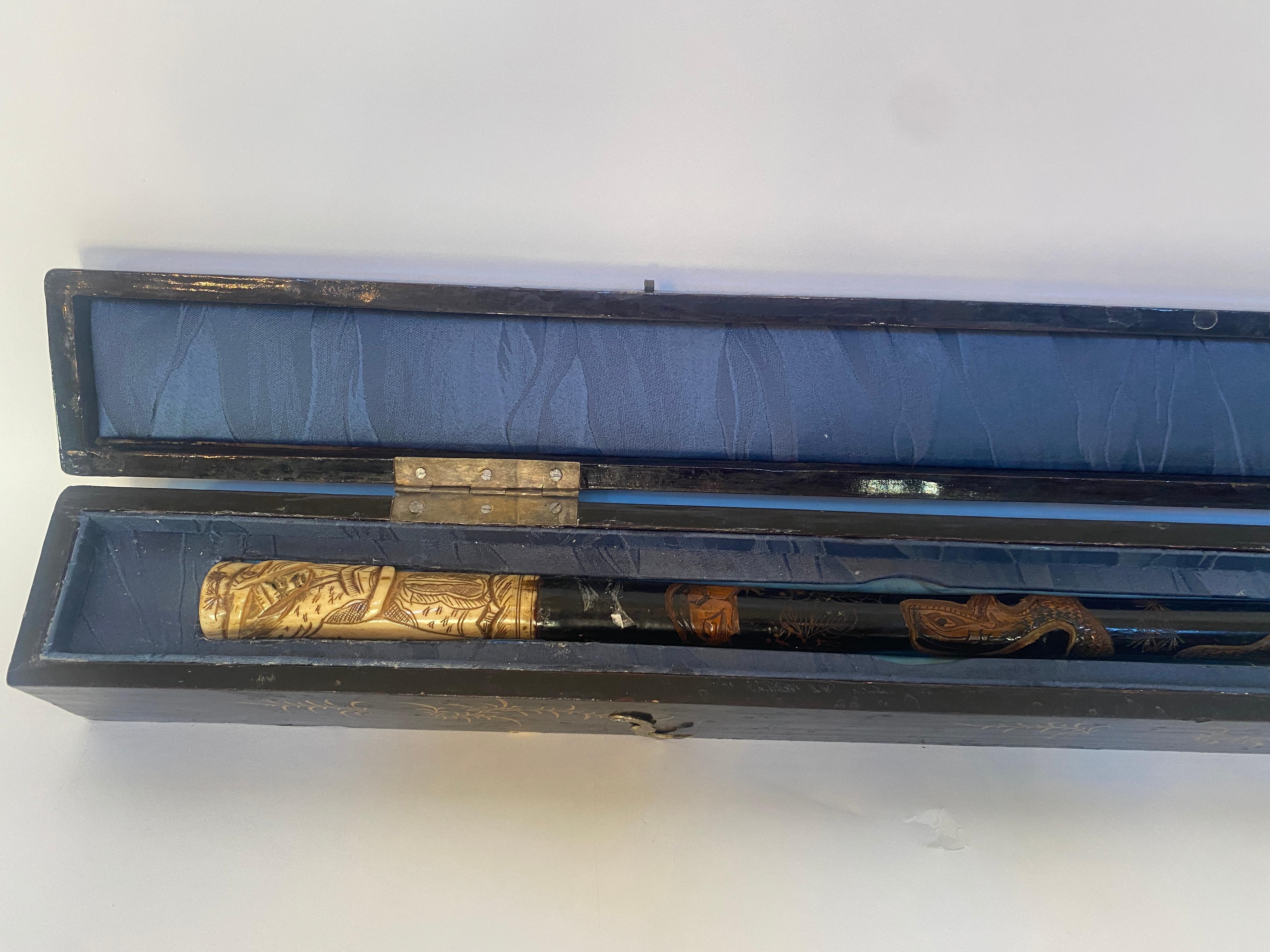 Early 19th Century Long Chinese Export Black Lacquer Box with a Walking Stick In Good Condition For Sale In Brea, CA