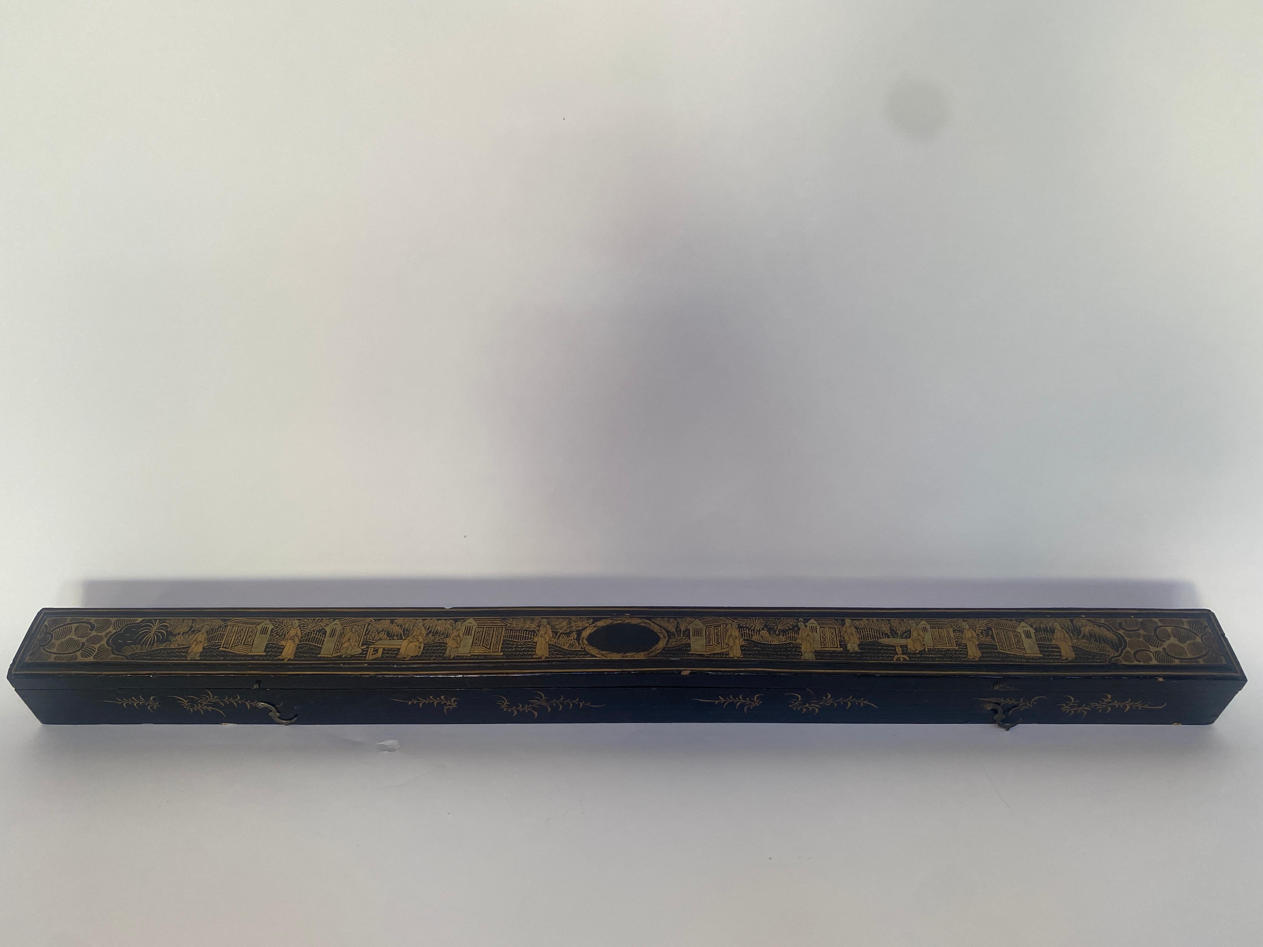 Early 19th Century Long Chinese Export Black Lacquer Box with a Walking Stick For Sale 3