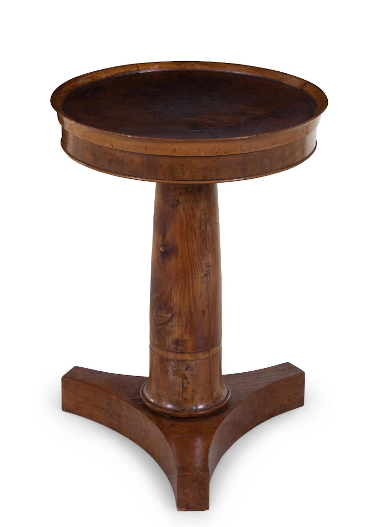 Guéridon Louis Philips du début du 19e siècle. Superbe couleur et patine.