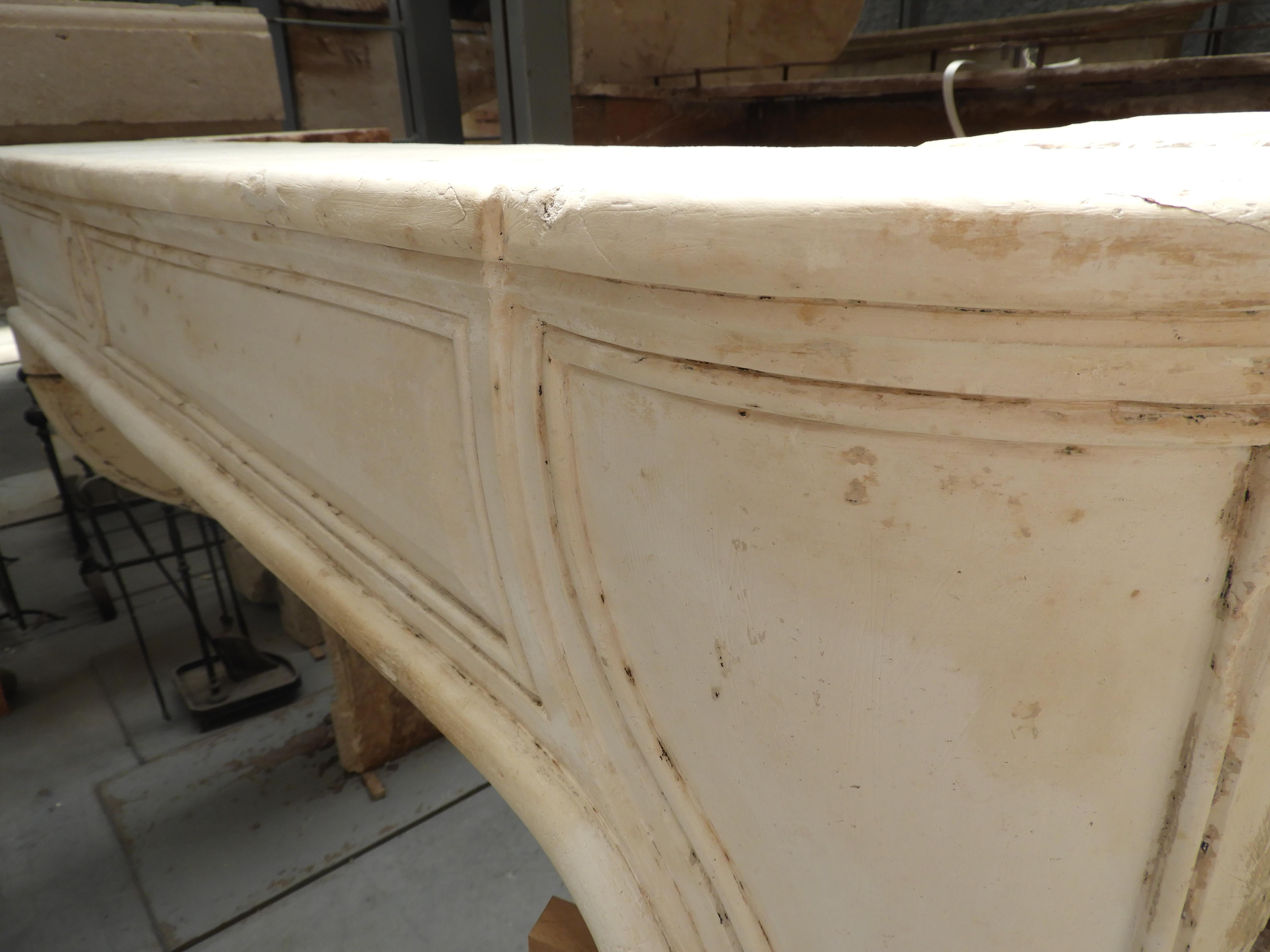 Early 19th Century Louis XV French Limestone Fireplace For Sale 8