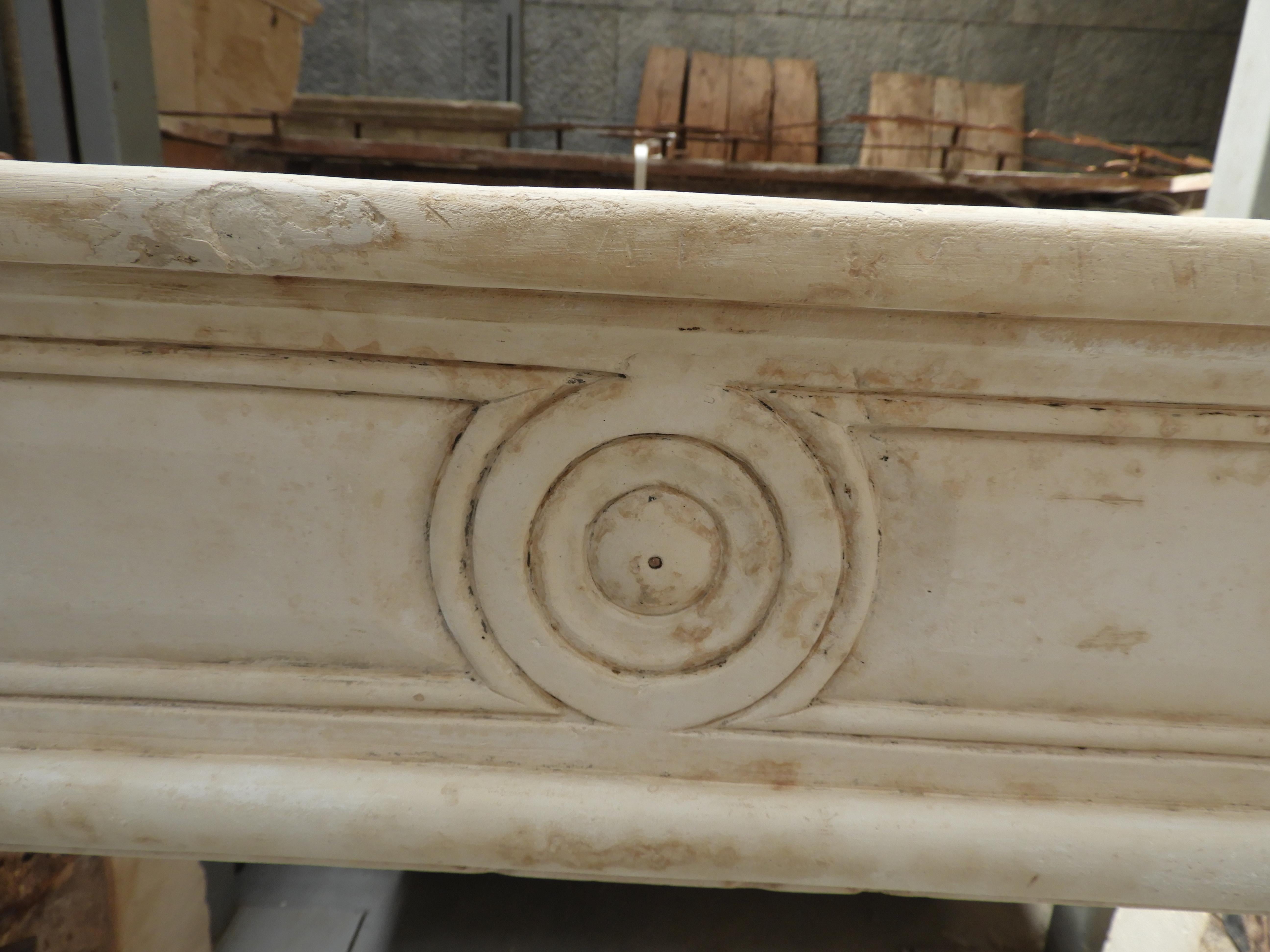 Early 19th Century Louis XV French Limestone Fireplace For Sale 1