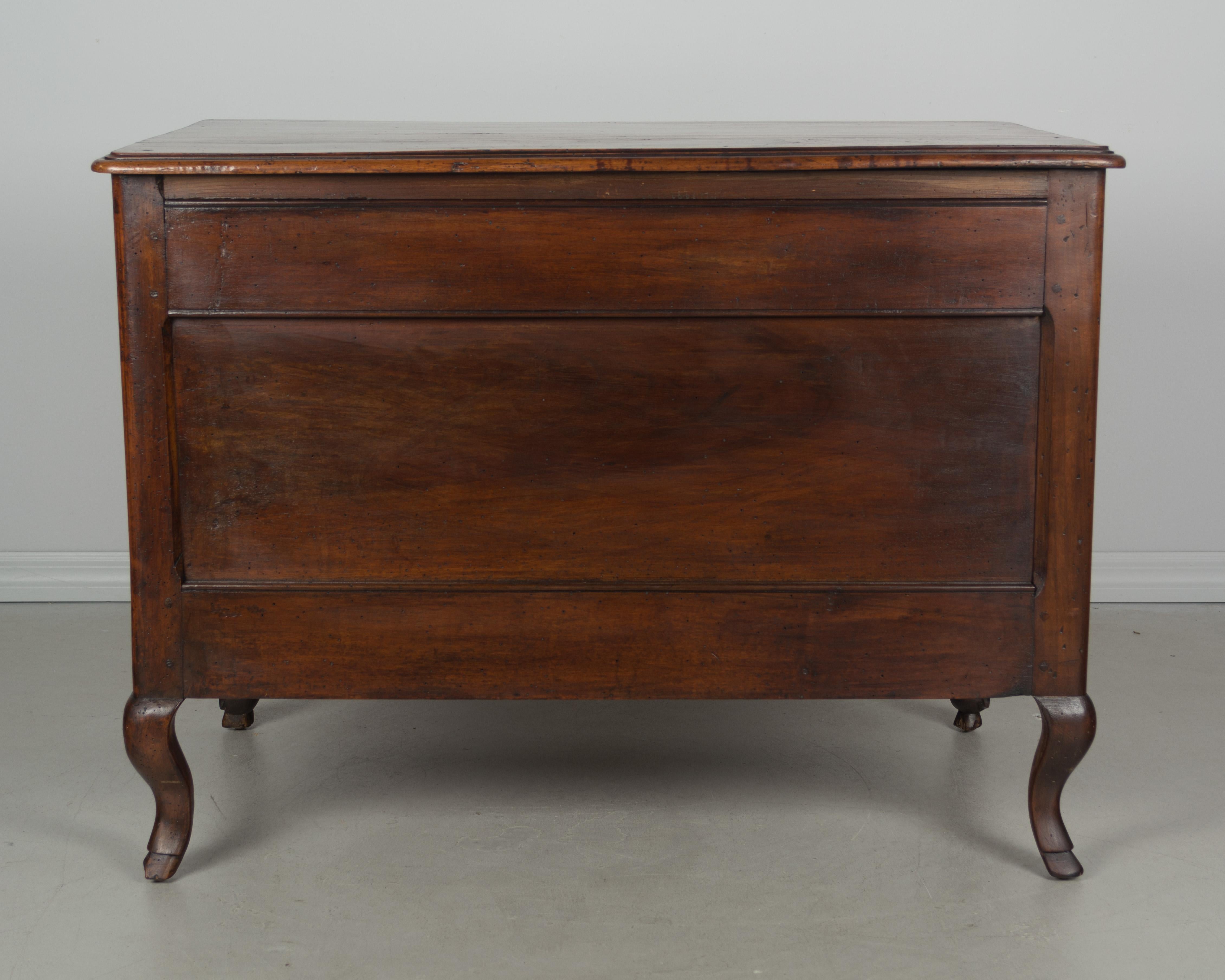 Early 19th Century Louis XV Style Walnut Commode 1