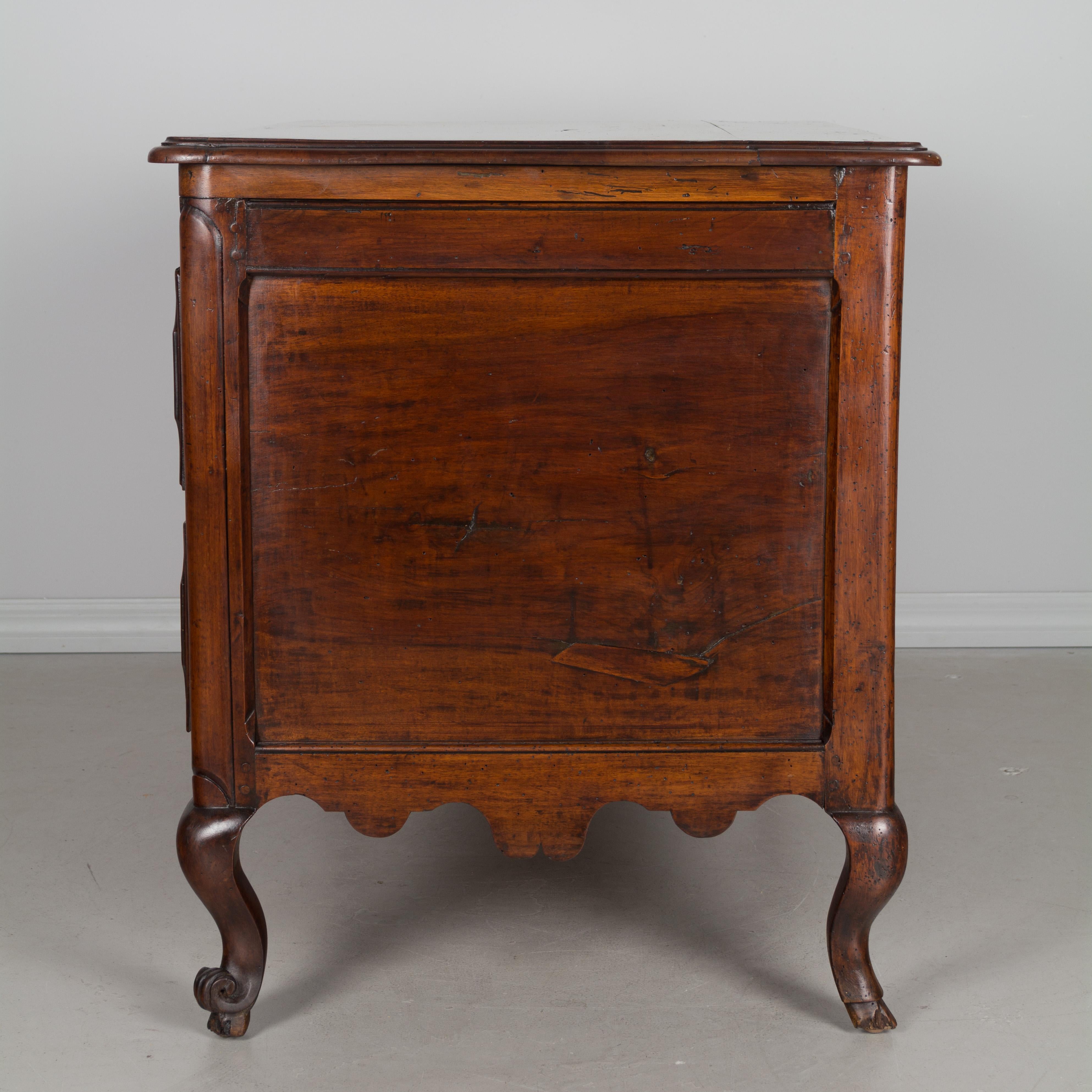 Early 19th Century Louis XV Style Walnut Commode 2