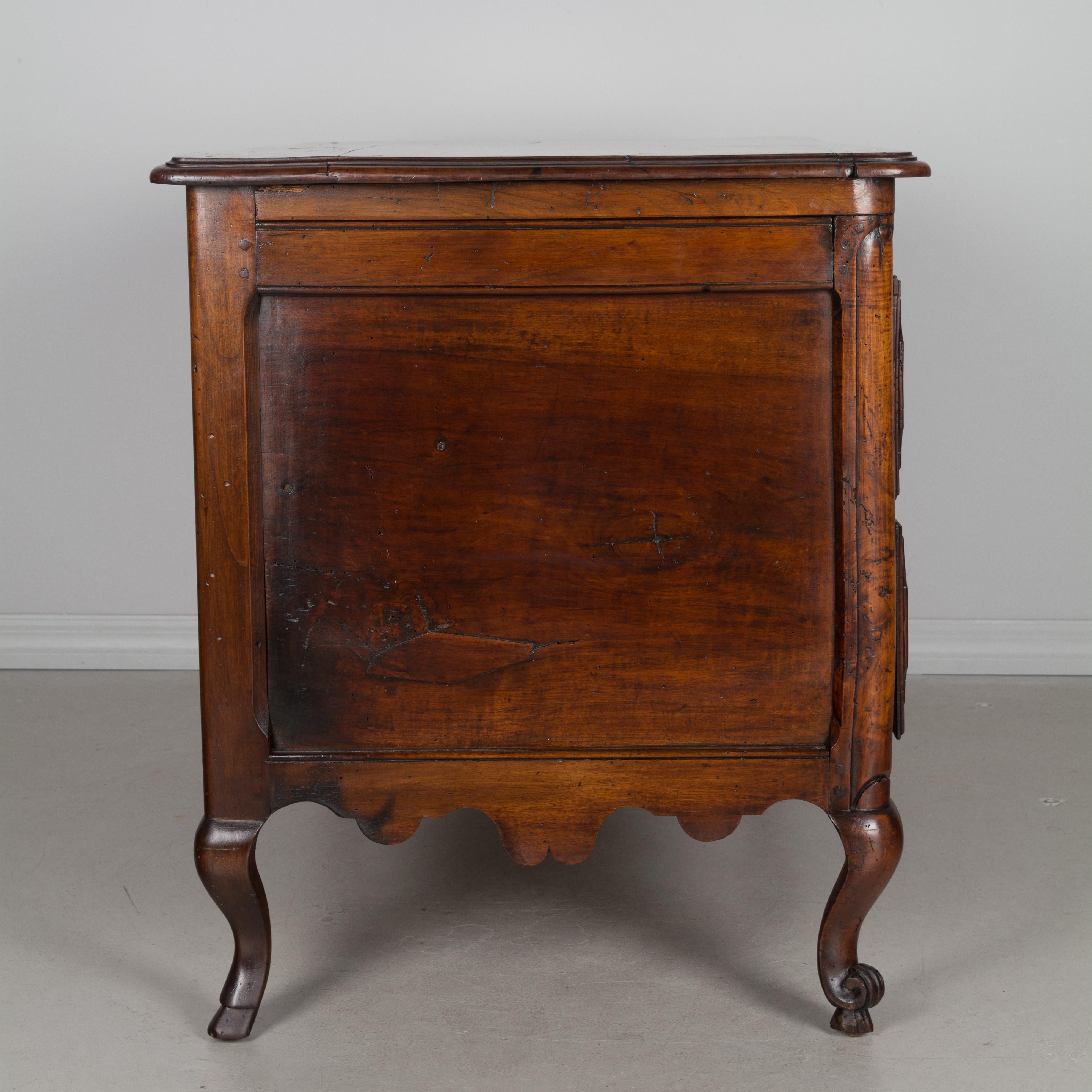 Early 19th Century Louis XV Style Walnut Commode 3