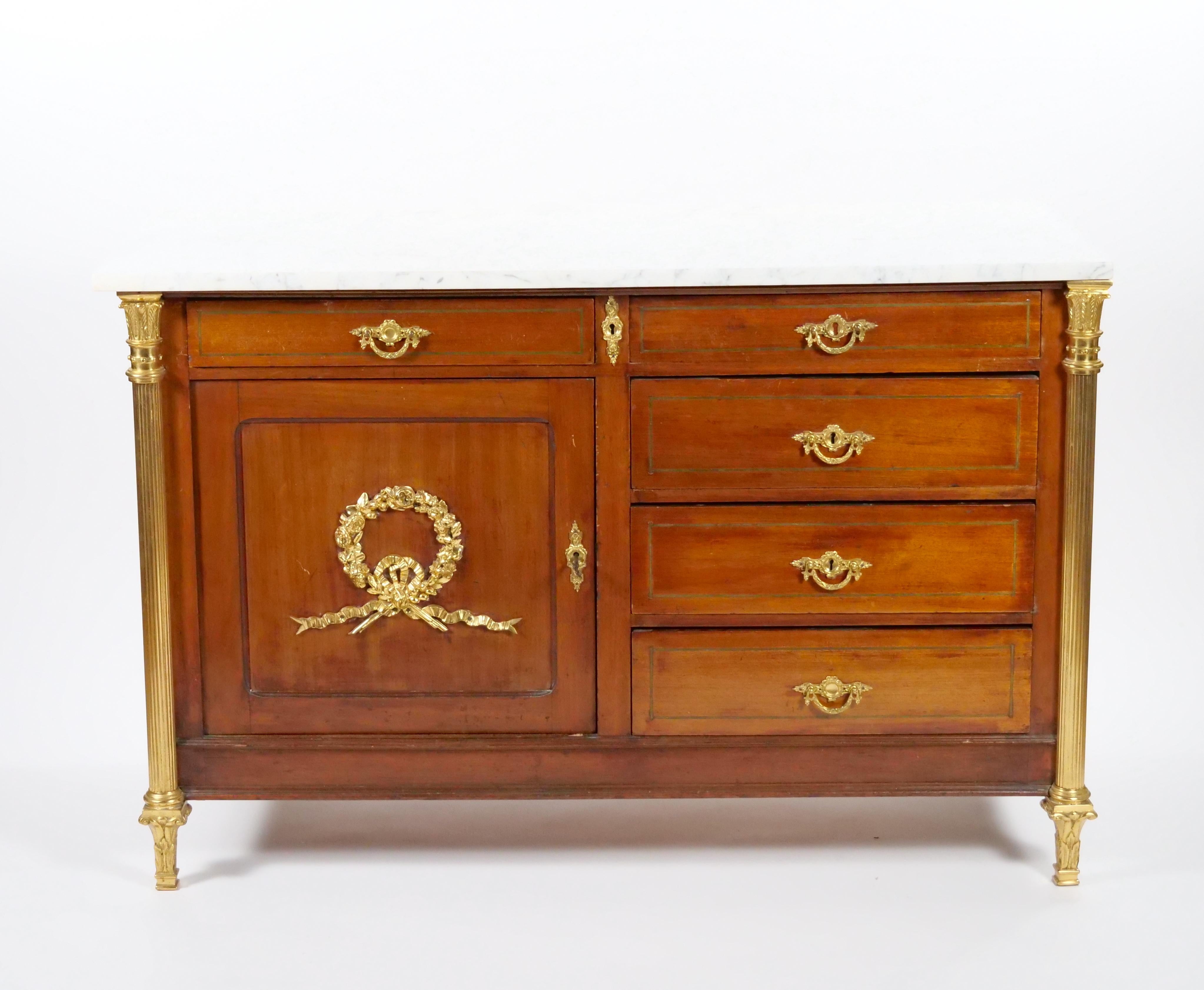 Commode / Server in mogano decorato con bronzo dorato dell'inizio del XIX secolo Luigi XVI in vendita 6