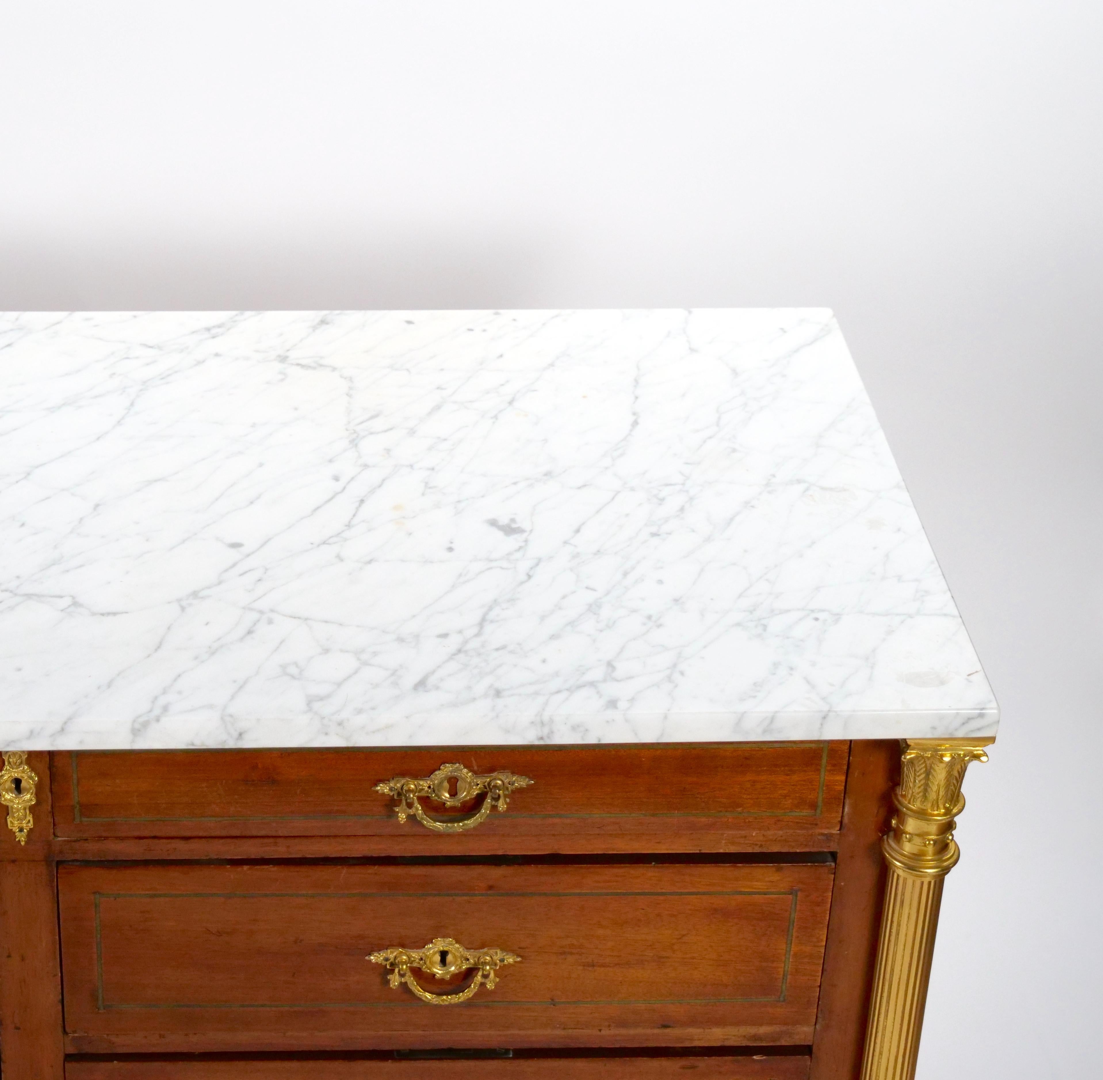 Commode / Server in mogano decorato con bronzo dorato dell'inizio del XIX secolo Luigi XVI in vendita 8