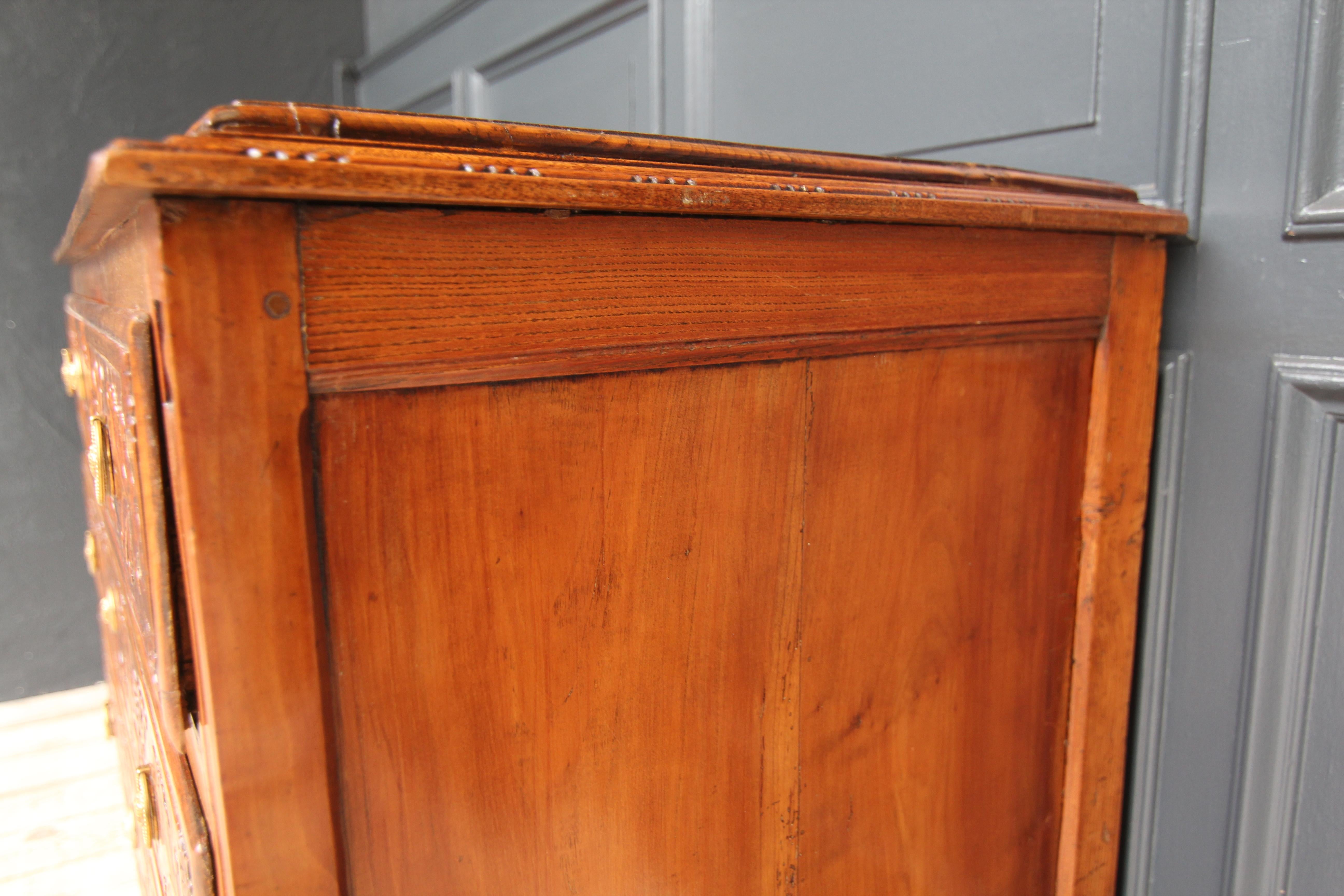 Early 19th Century Louis XVI Style Cherry Wood Chest of Drawers For Sale 8