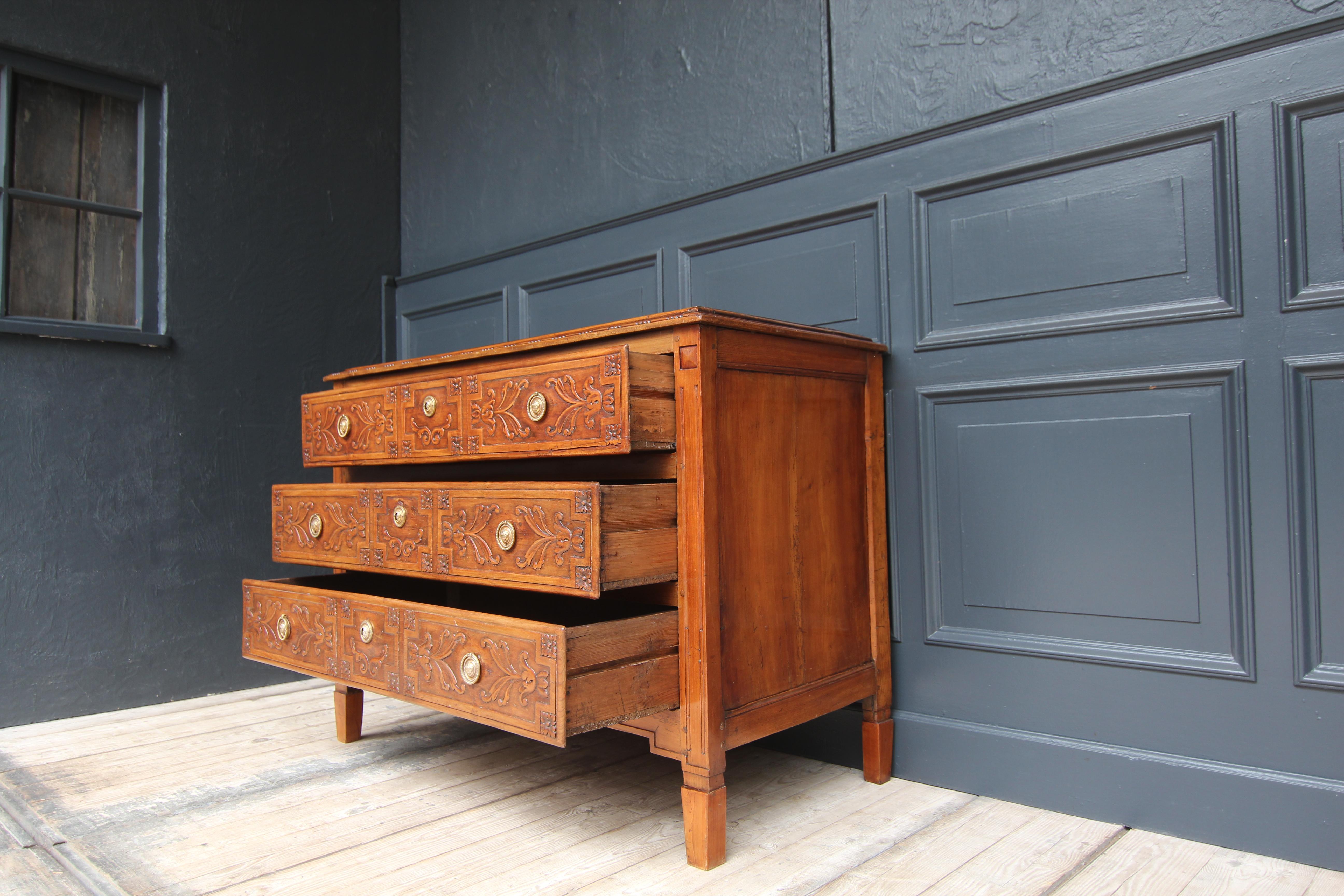 Early 19th Century Louis XVI Style Cherry Wood Chest of Drawers For Sale 11
