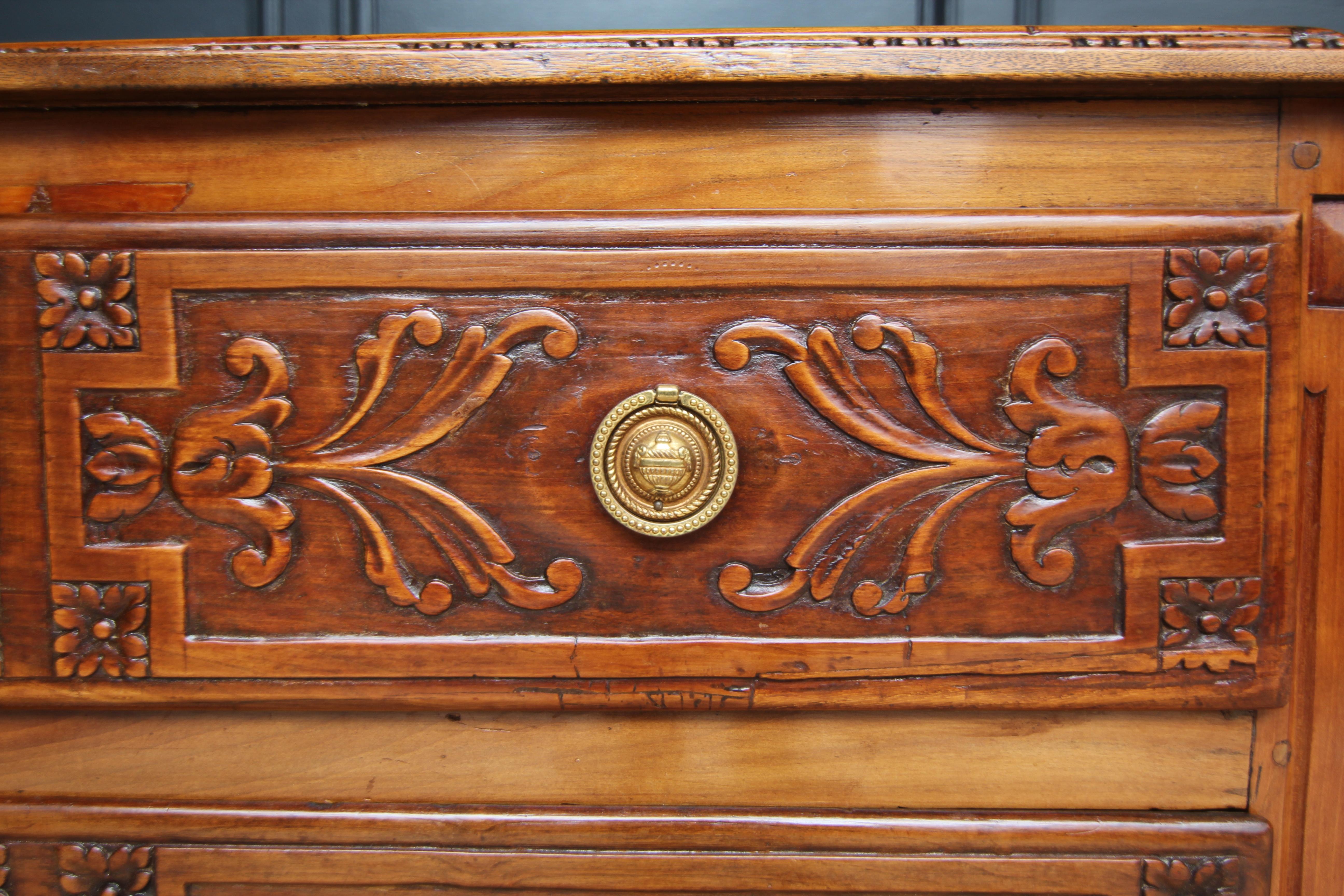 Early 19th Century Louis XVI Style Cherry Wood Chest of Drawers For Sale 16