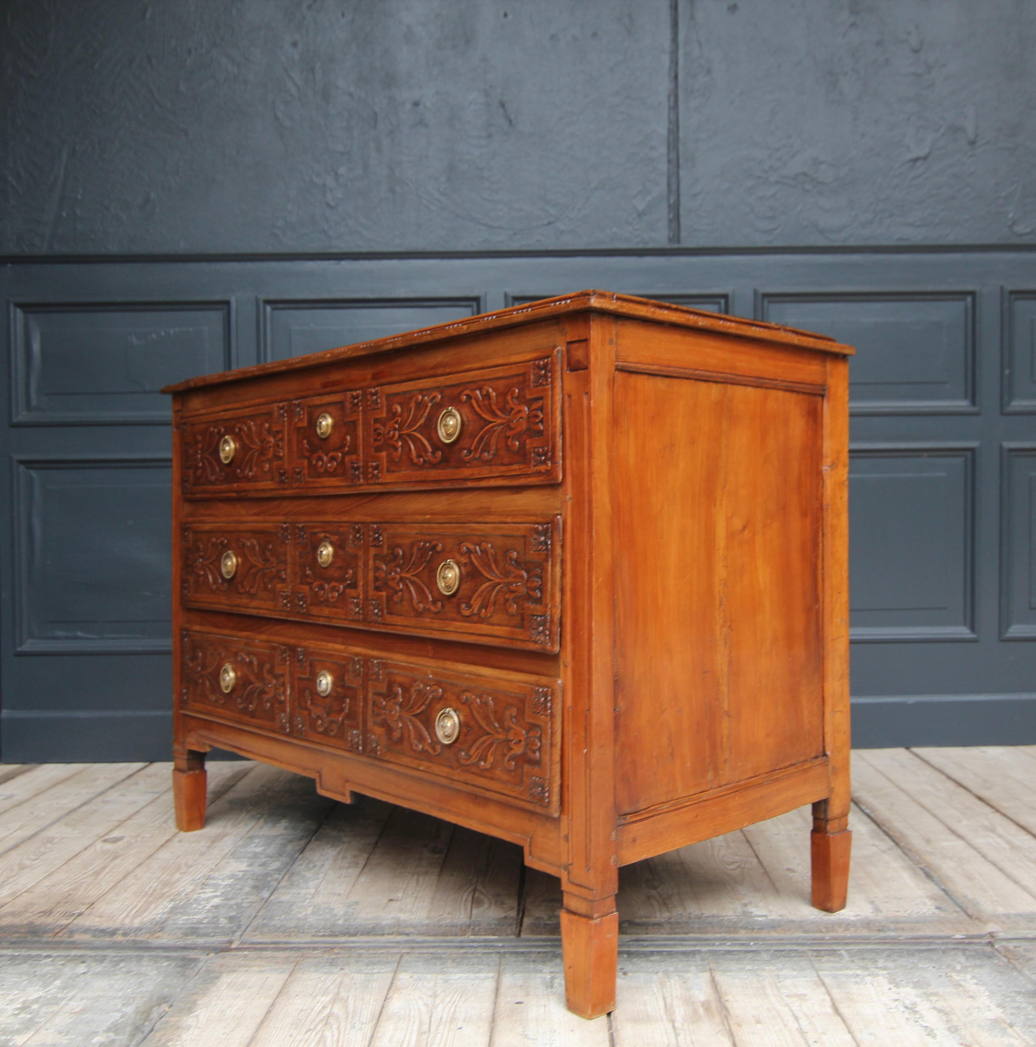 Early 19th Century Louis XVI Style Cherry Wood Chest of Drawers In Good Condition For Sale In Dusseldorf, DE