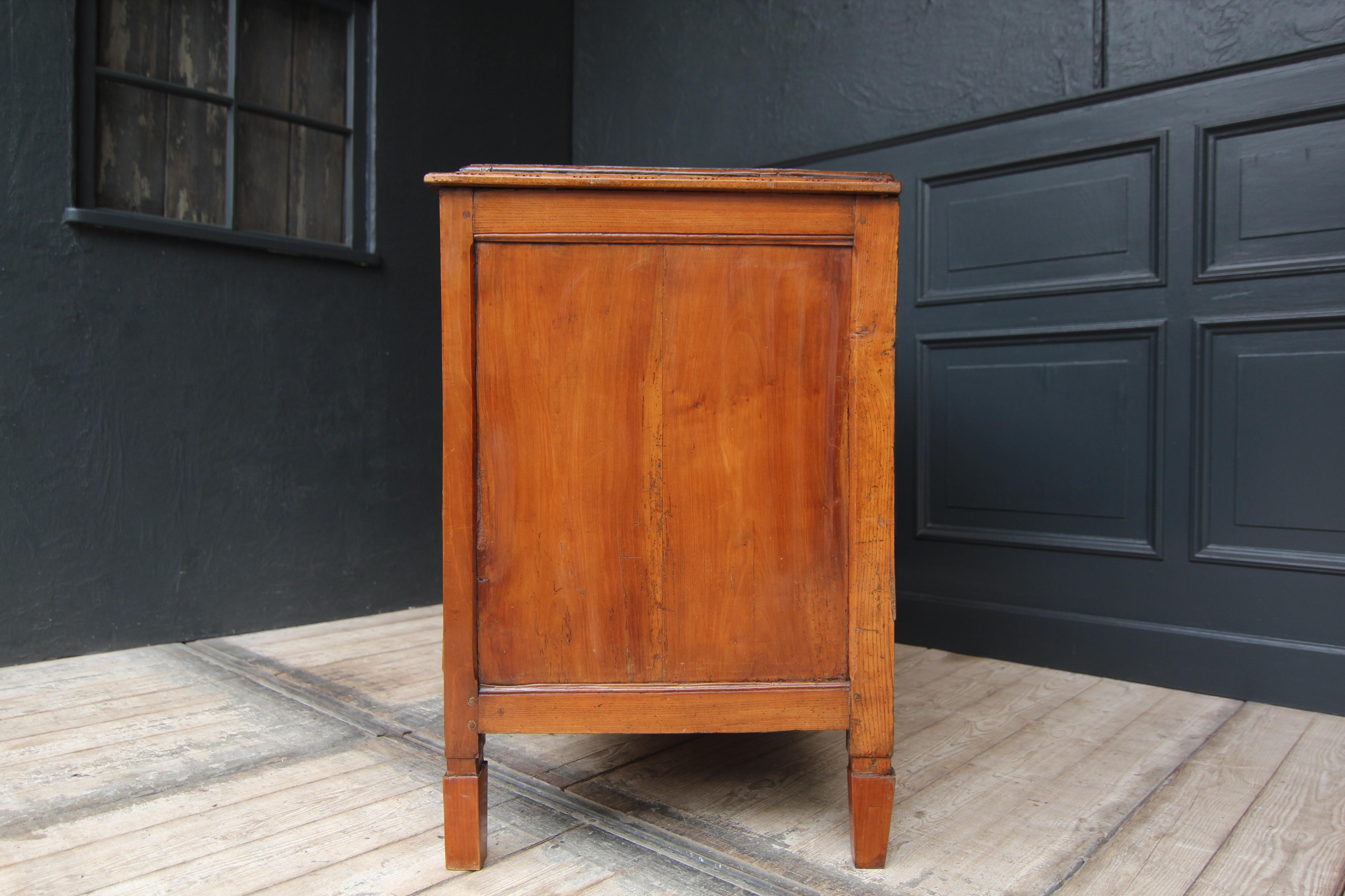 Early 19th Century Louis XVI Style Cherry Wood Chest of Drawers For Sale 1