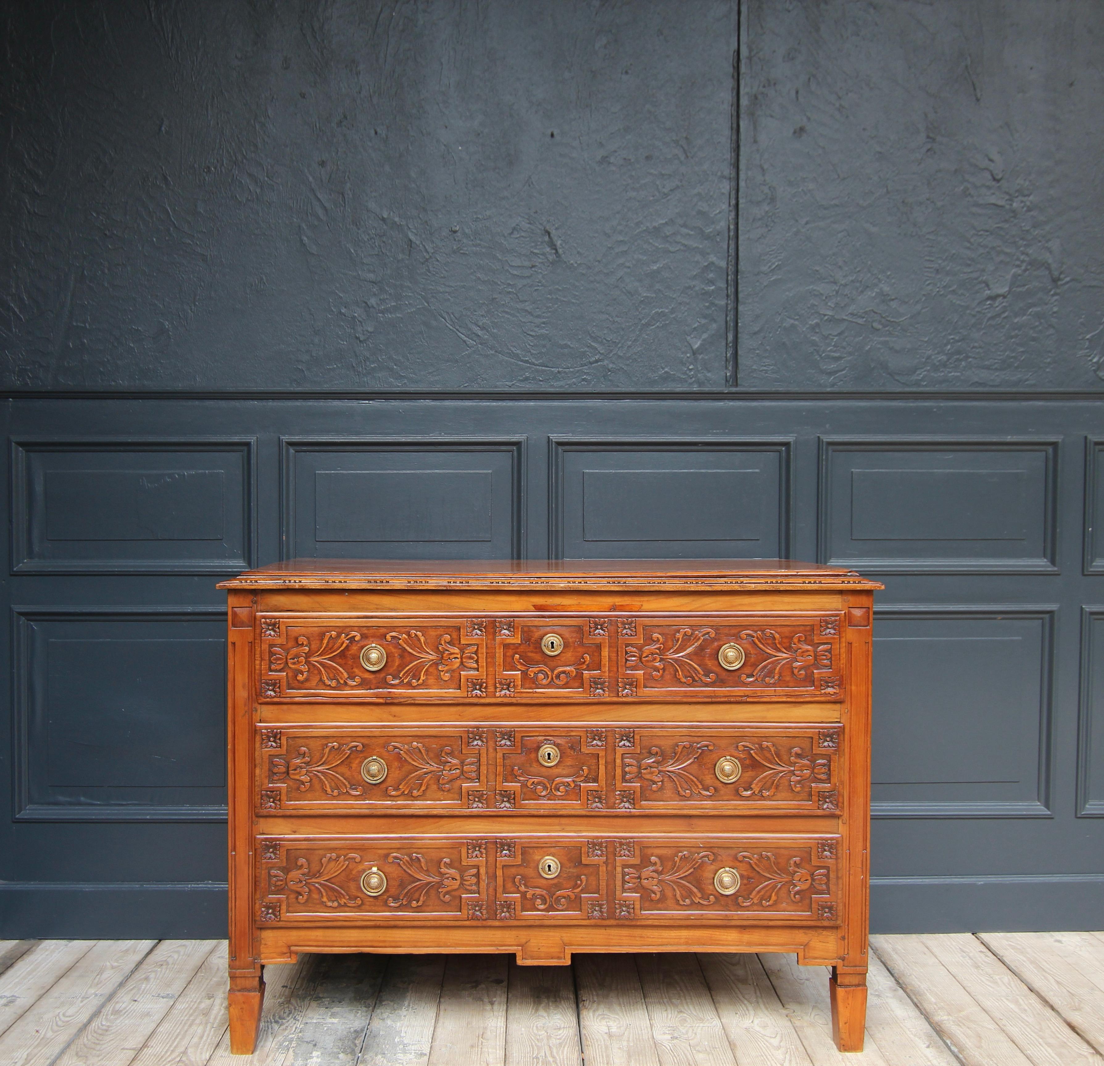 Early 19th Century Louis XVI Style Cherry Wood Chest of Drawers For Sale 3