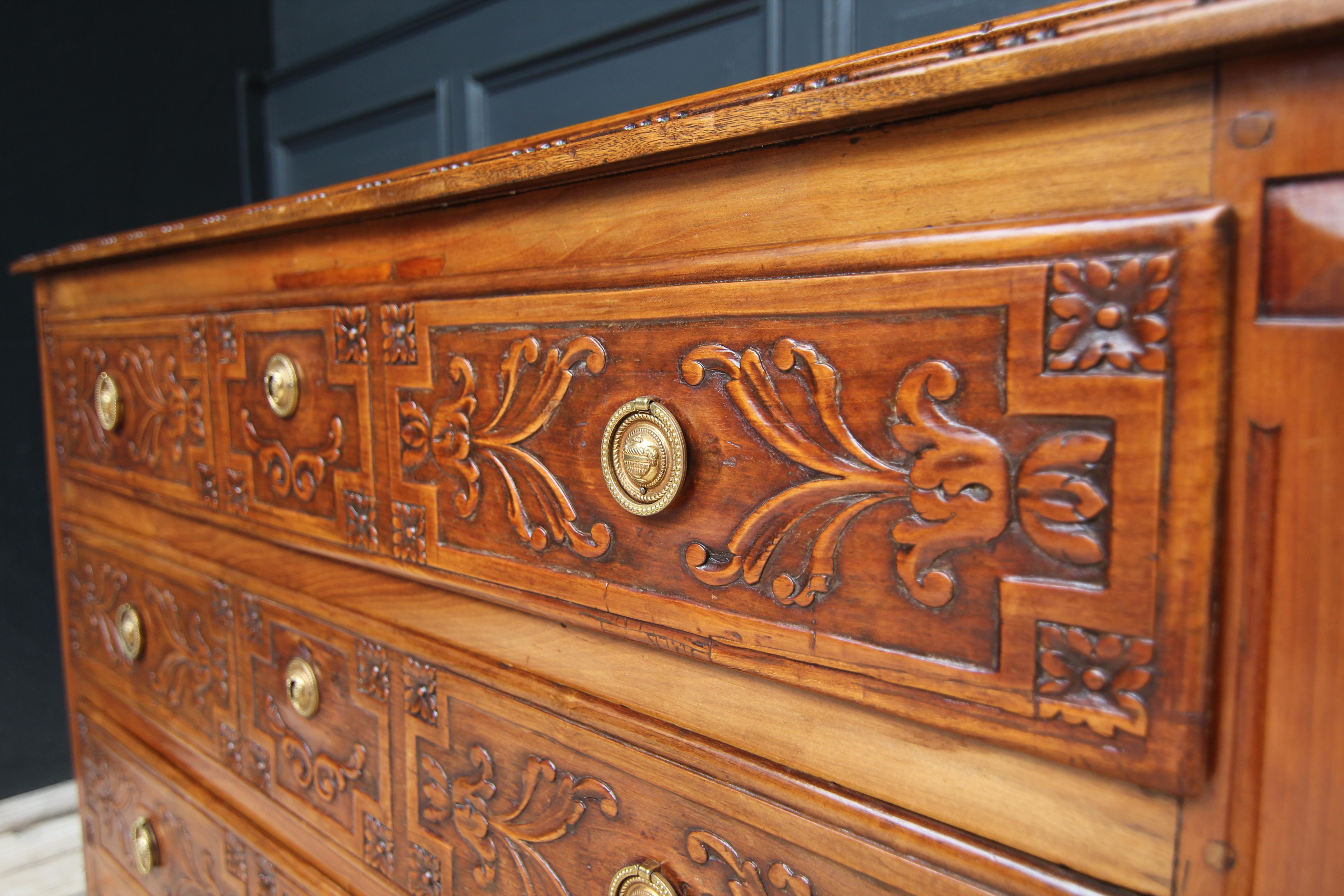Early 19th Century Louis XVI Style Cherry Wood Chest of Drawers For Sale 5