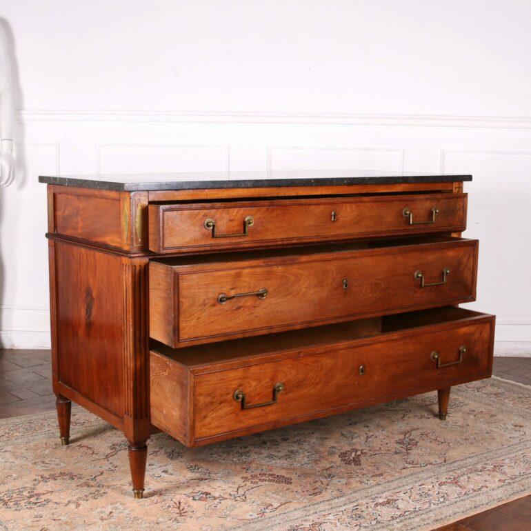 French Early 19th Century louis XVI Style Commode For Sale