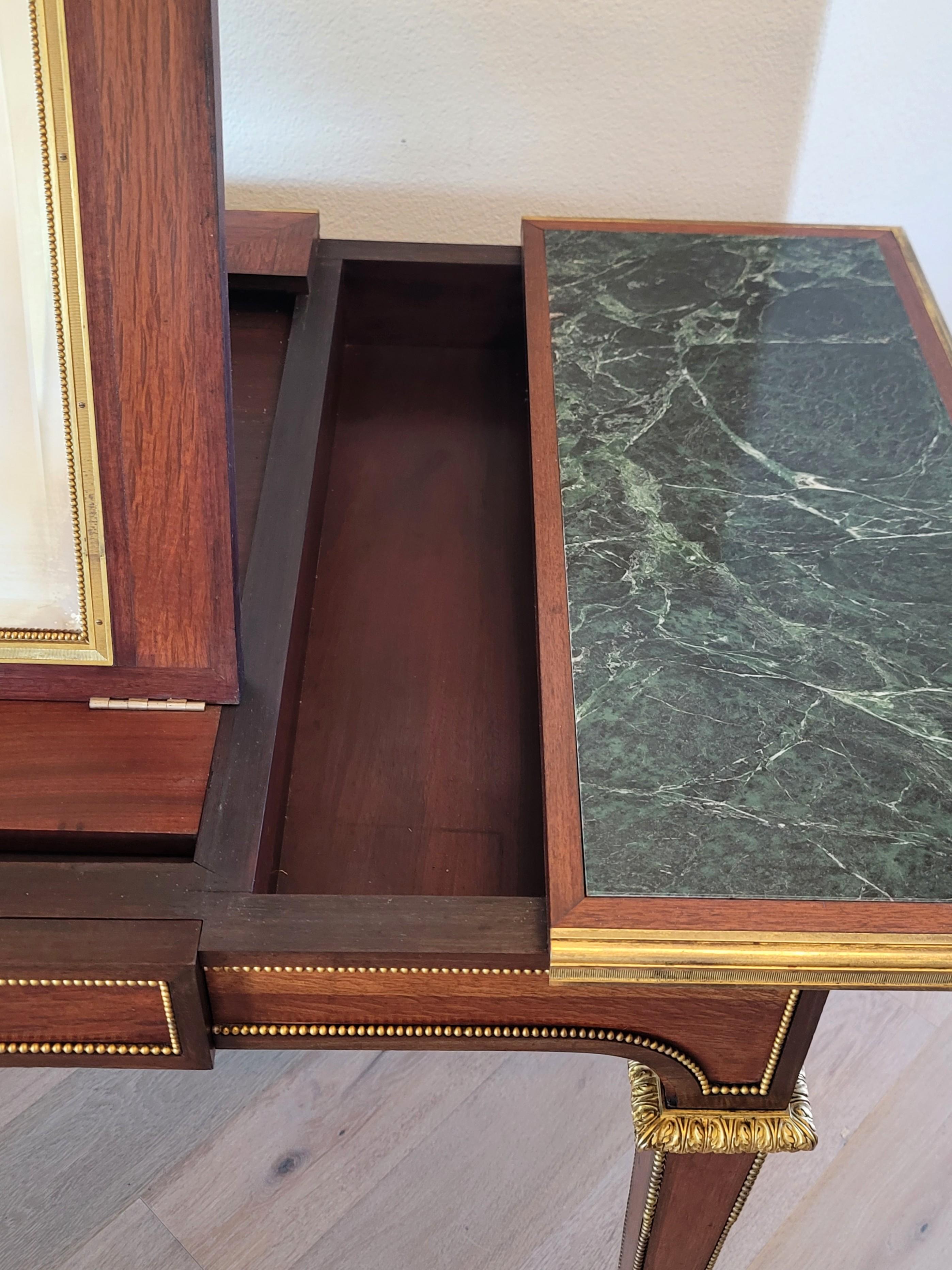 Escritorio tocador de caballero estilo Luis XVI de principios del siglo XIX en venta 3