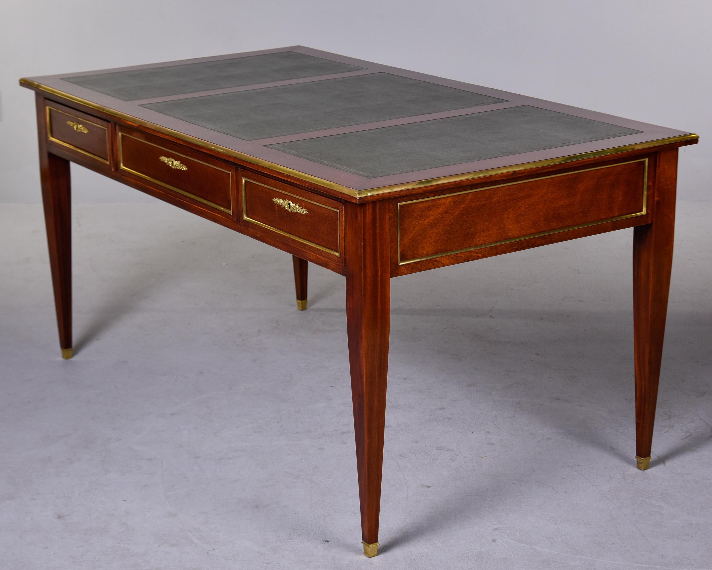 Early 19th Century Louis XVI Style Large Mahogany Desk with Green Leather Top For Sale 1