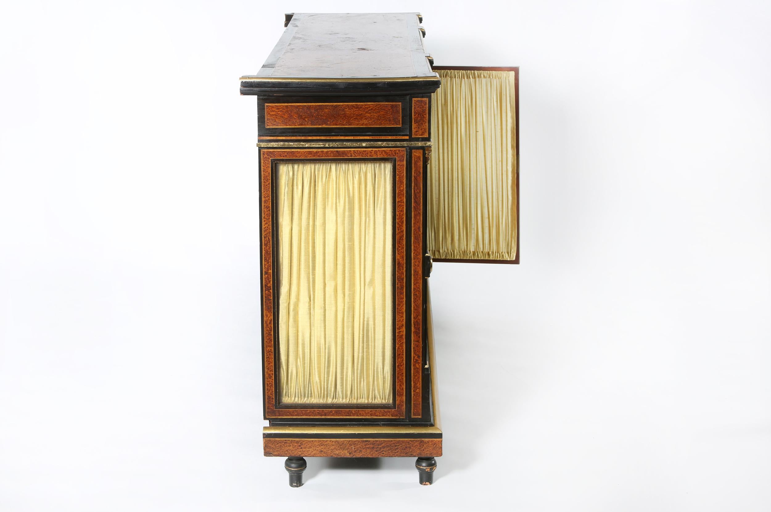 Sideboard / Schrank im Louis-XVI-Stil des frühen 19. Jahrhunderts (Louis XVI.) im Angebot