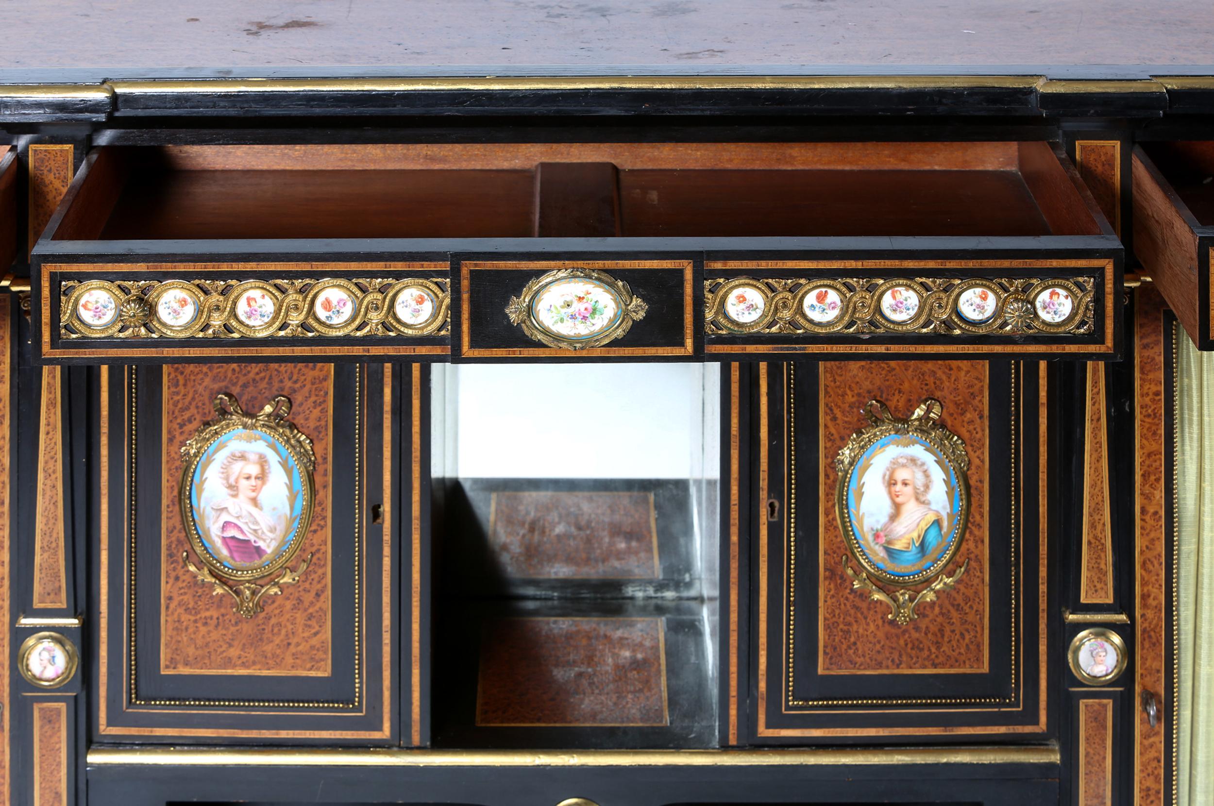 Sideboard / Schrank im Louis-XVI-Stil des frühen 19. Jahrhunderts (Ebonisiert) im Angebot