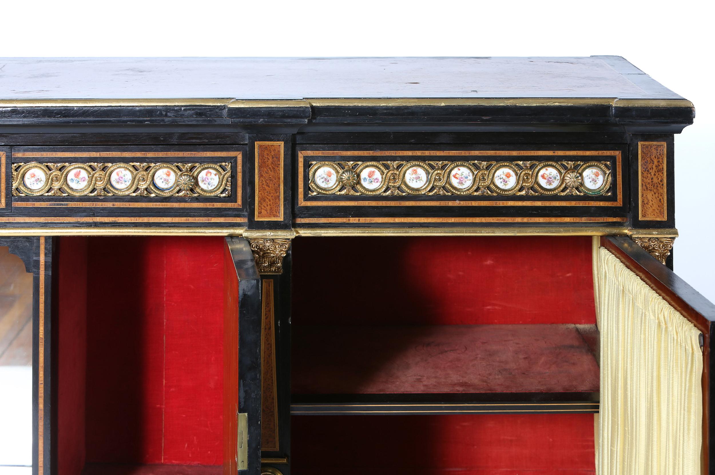 Sideboard / Schrank im Louis-XVI-Stil des frühen 19. Jahrhunderts (Frühes 19. Jahrhundert) im Angebot