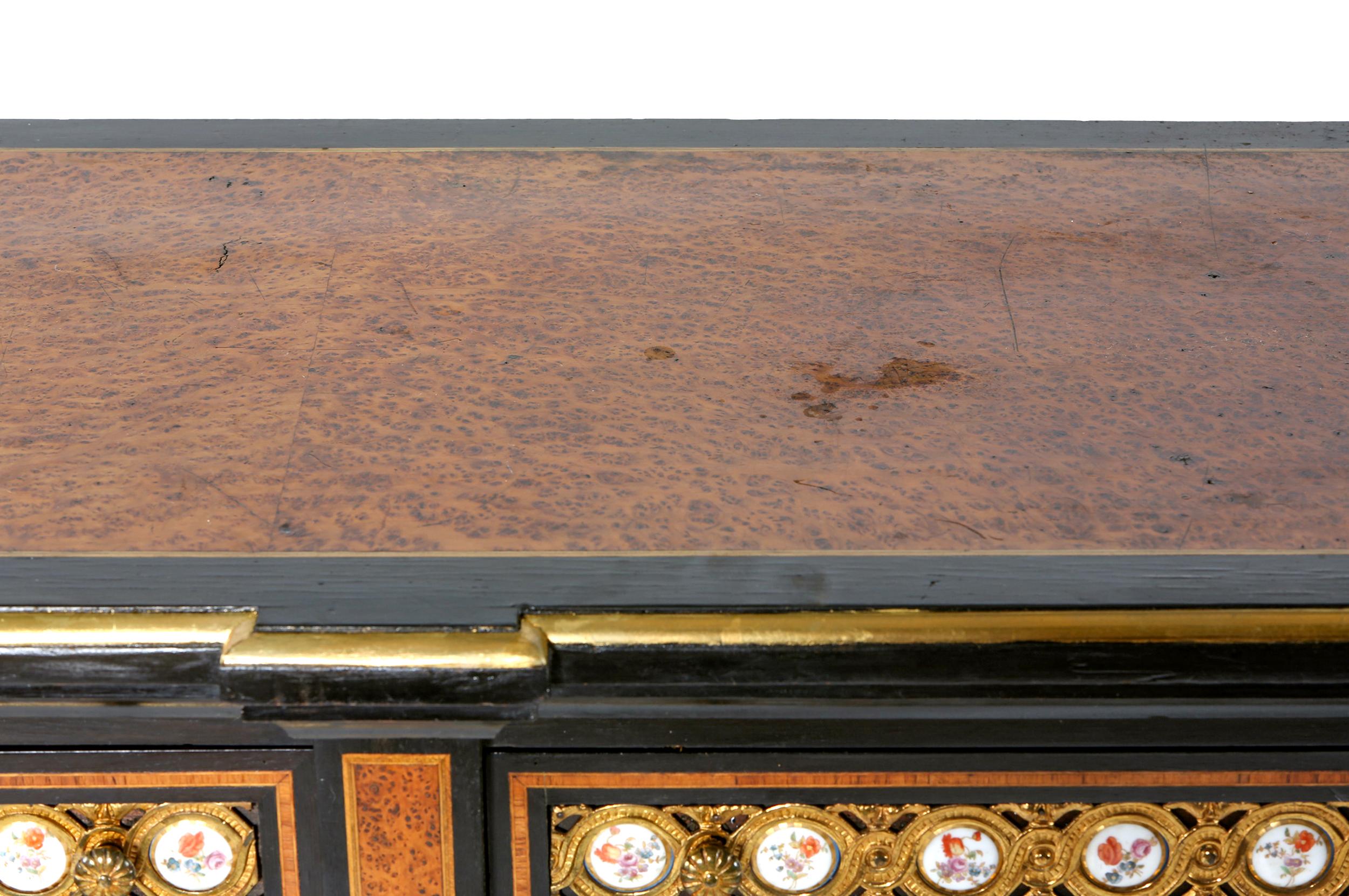 Sideboard / Schrank im Louis-XVI-Stil des frühen 19. Jahrhunderts (Perlen) im Angebot