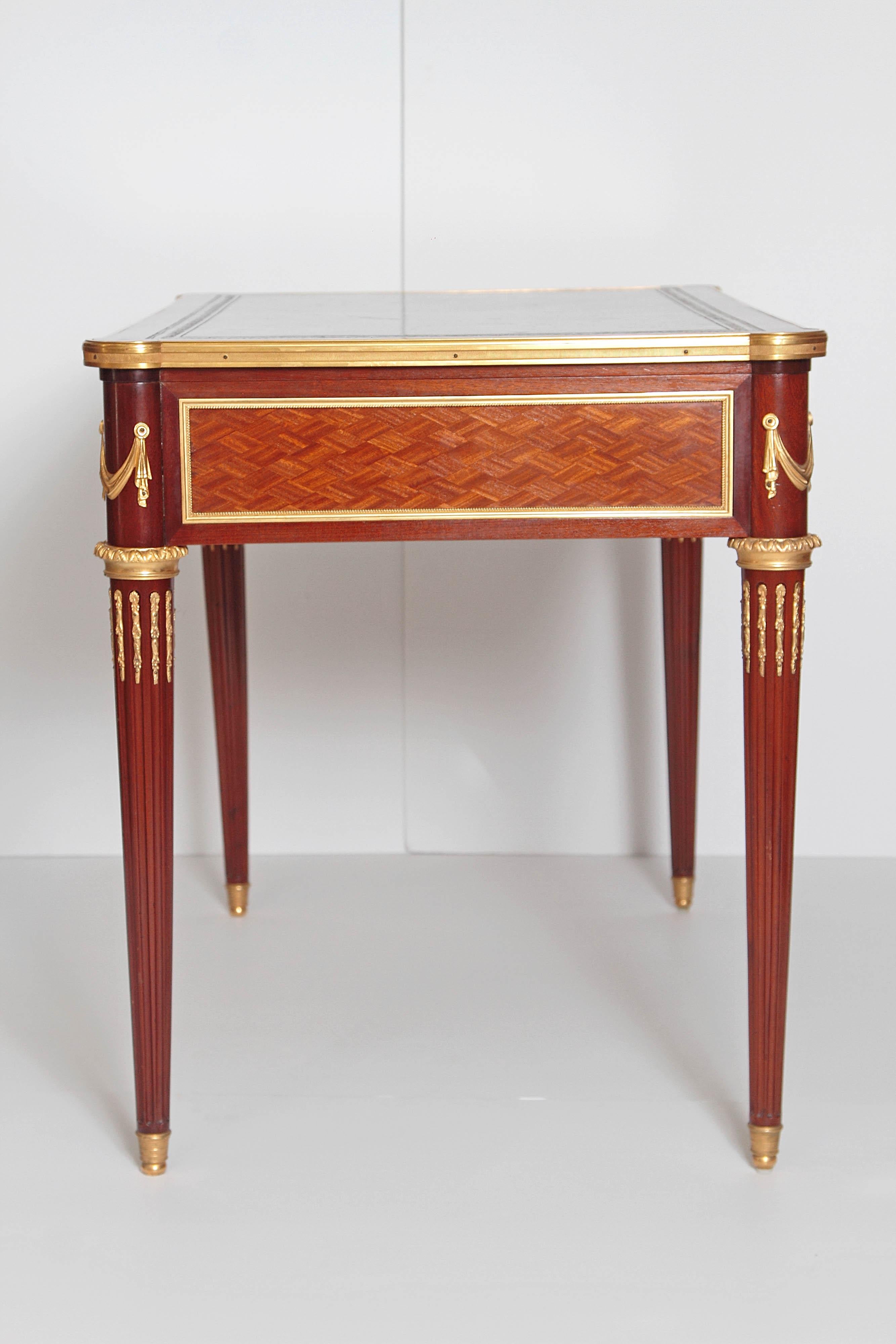 Early 19th Century Louis XVI Style Writing Table with Green Leather Top (Französisch)