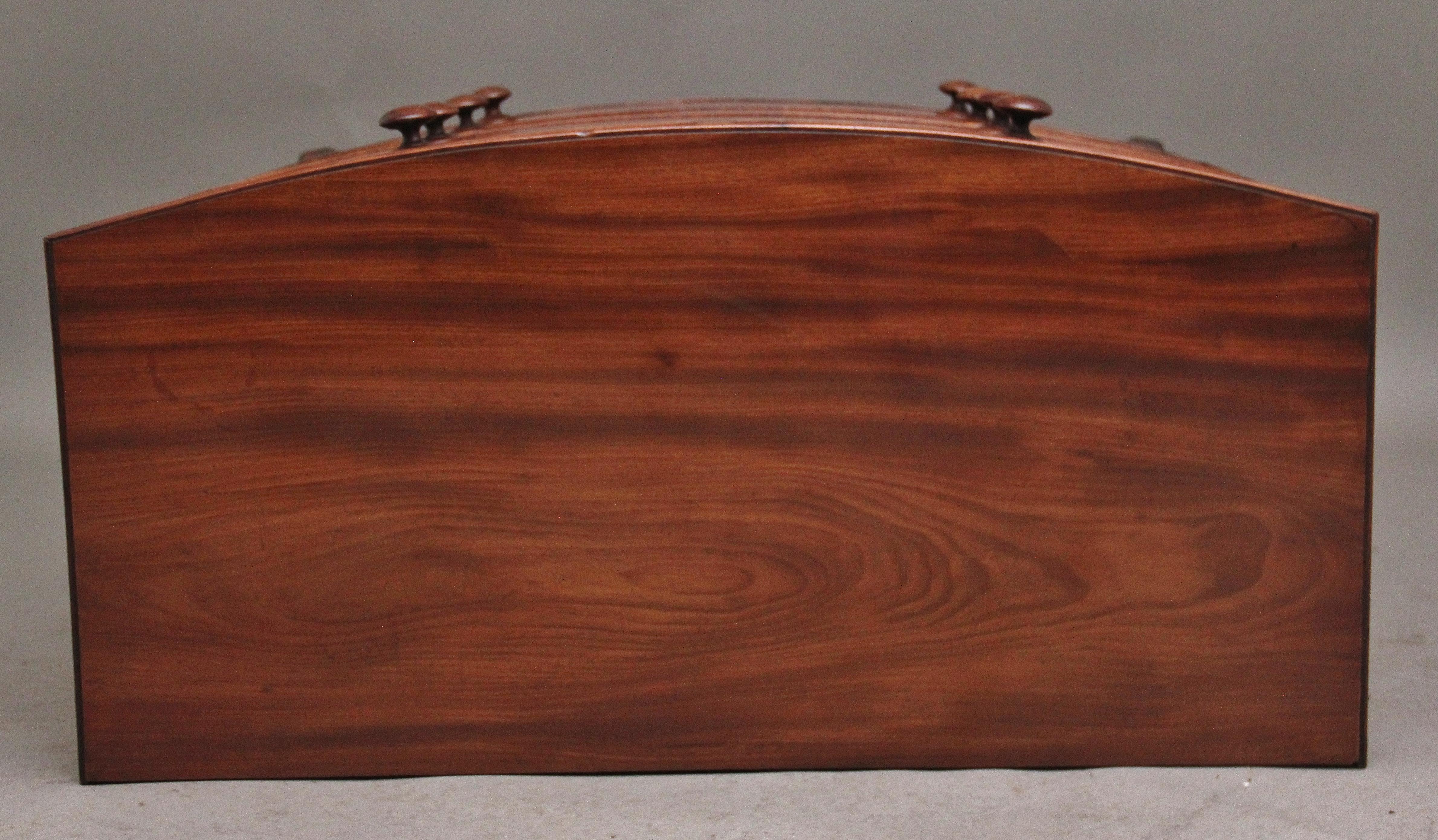 Early 19th Century mahogany bowfront chest For Sale 4