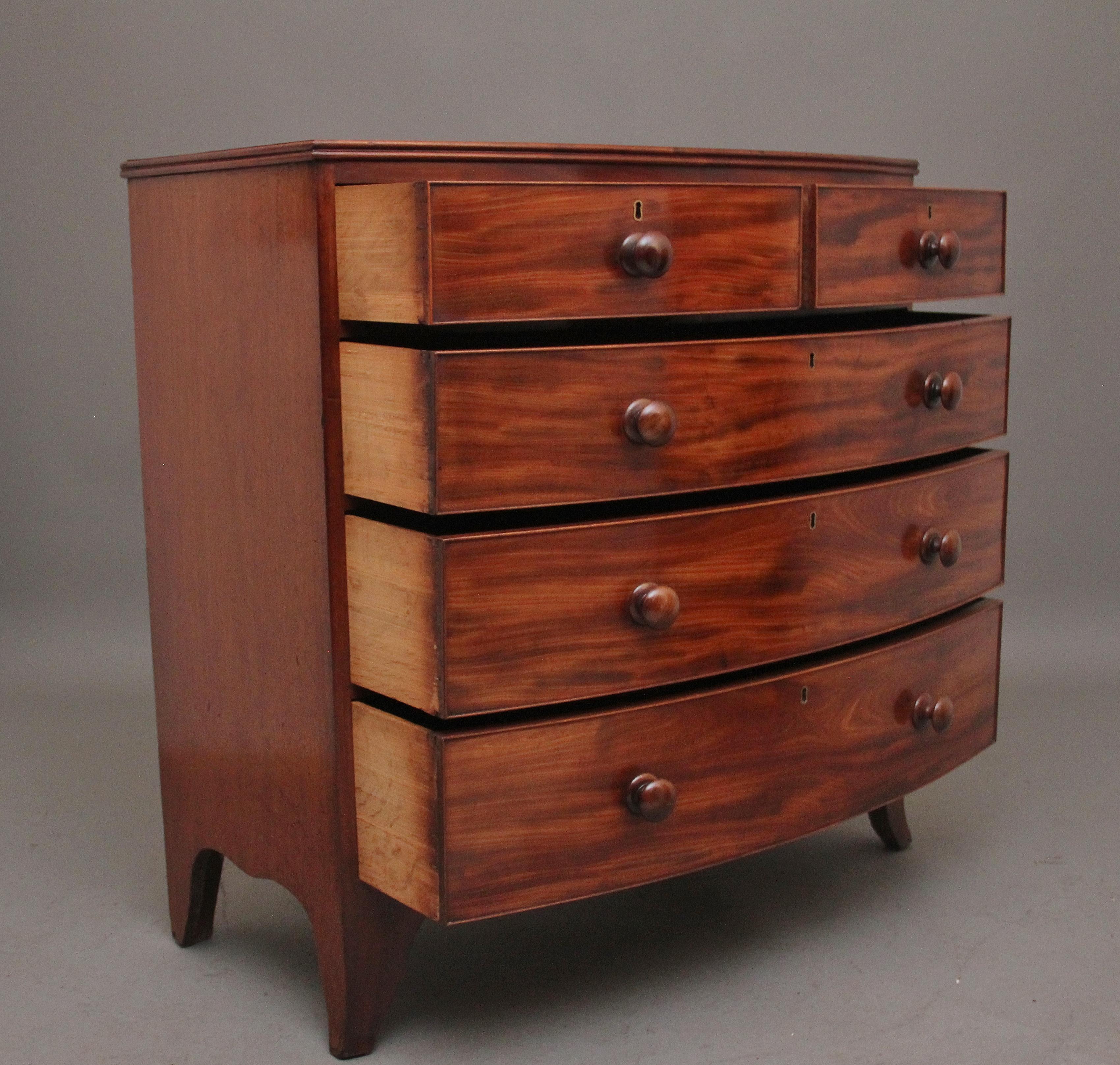 Early 19th Century mahogany bowfront chest In Good Condition For Sale In Martlesham, GB