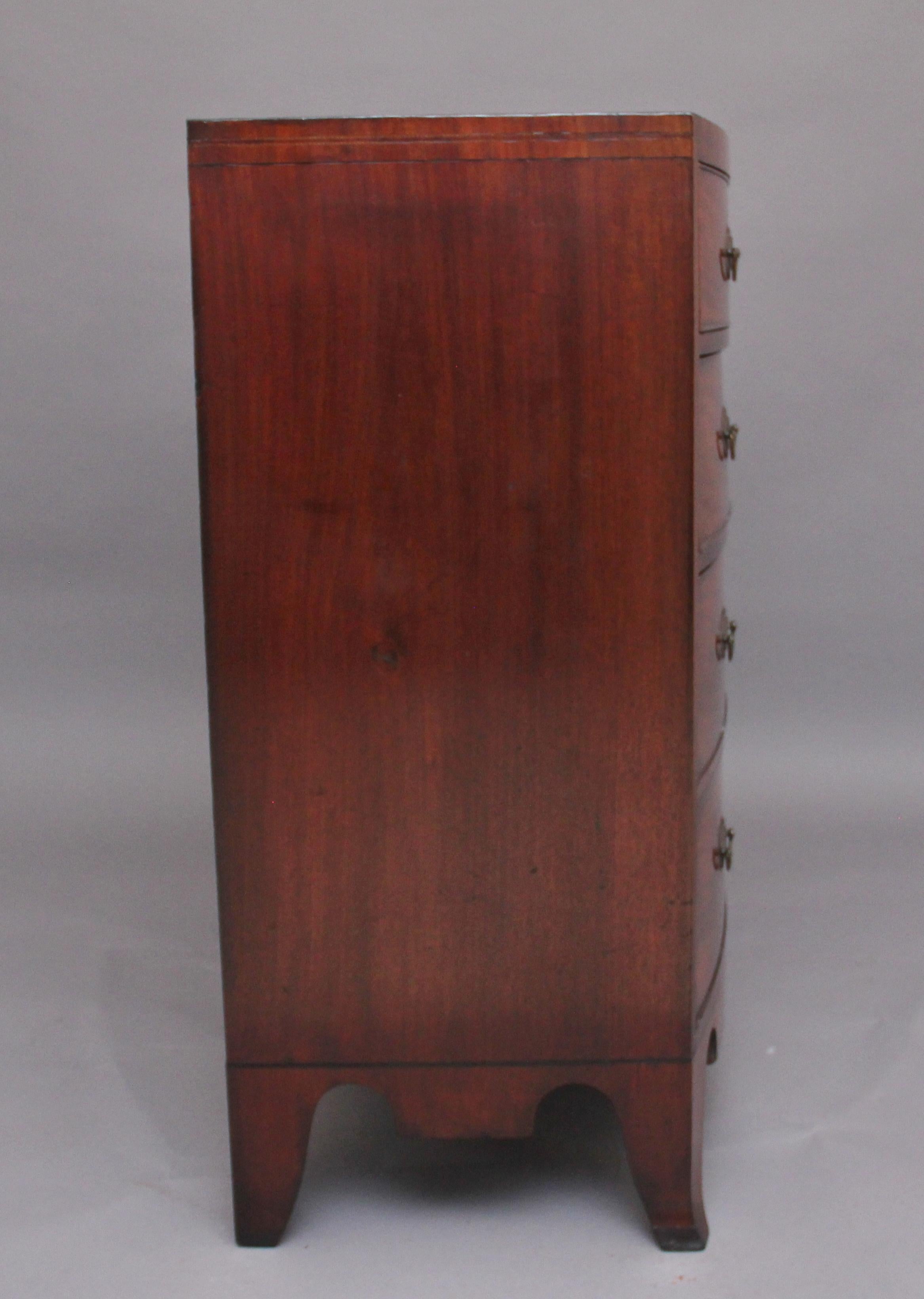 Early 19th Century Mahogany Bowfront Chest For Sale 1