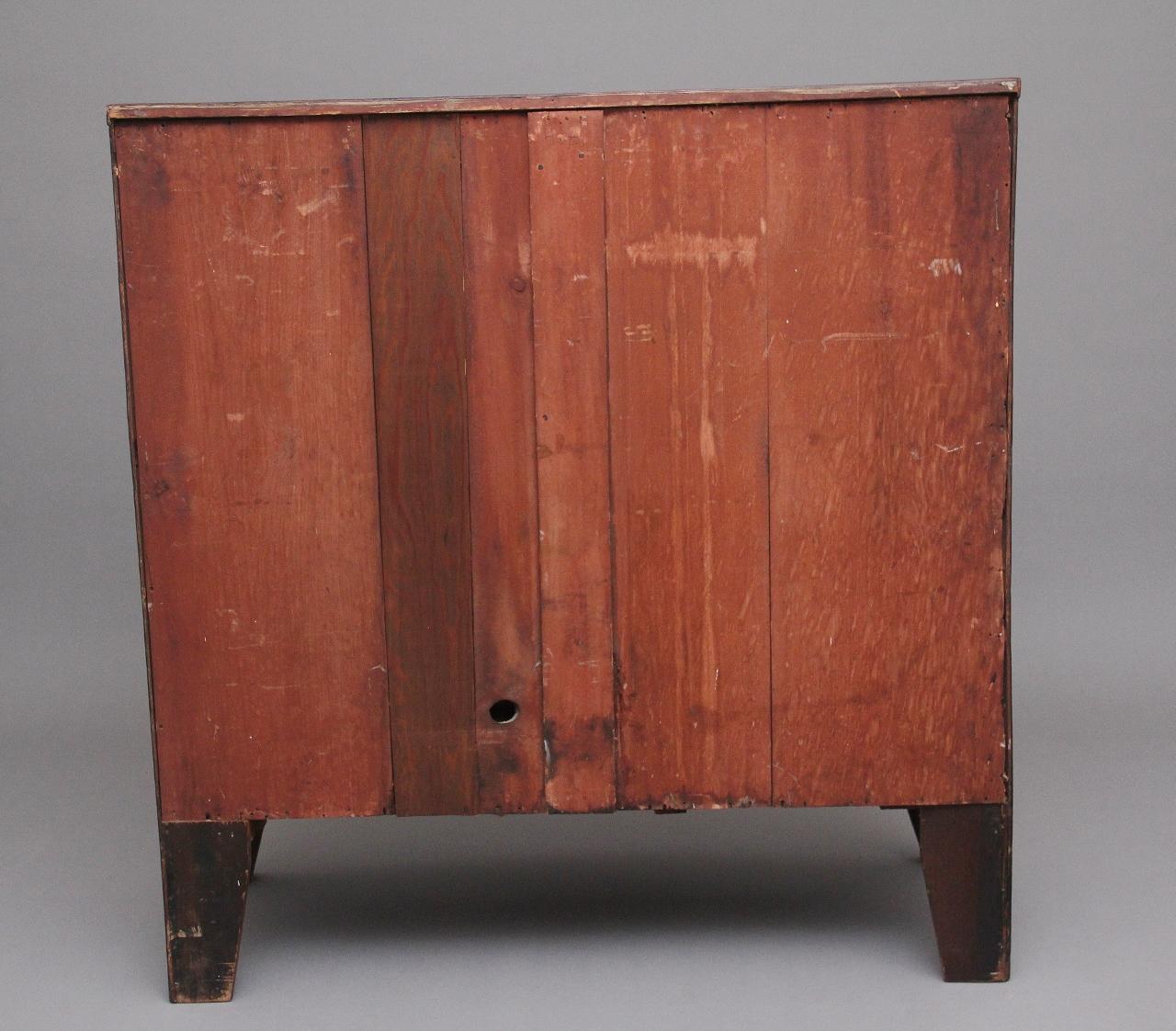 Mahogany Early 19th Century mahogany bowfront chest
