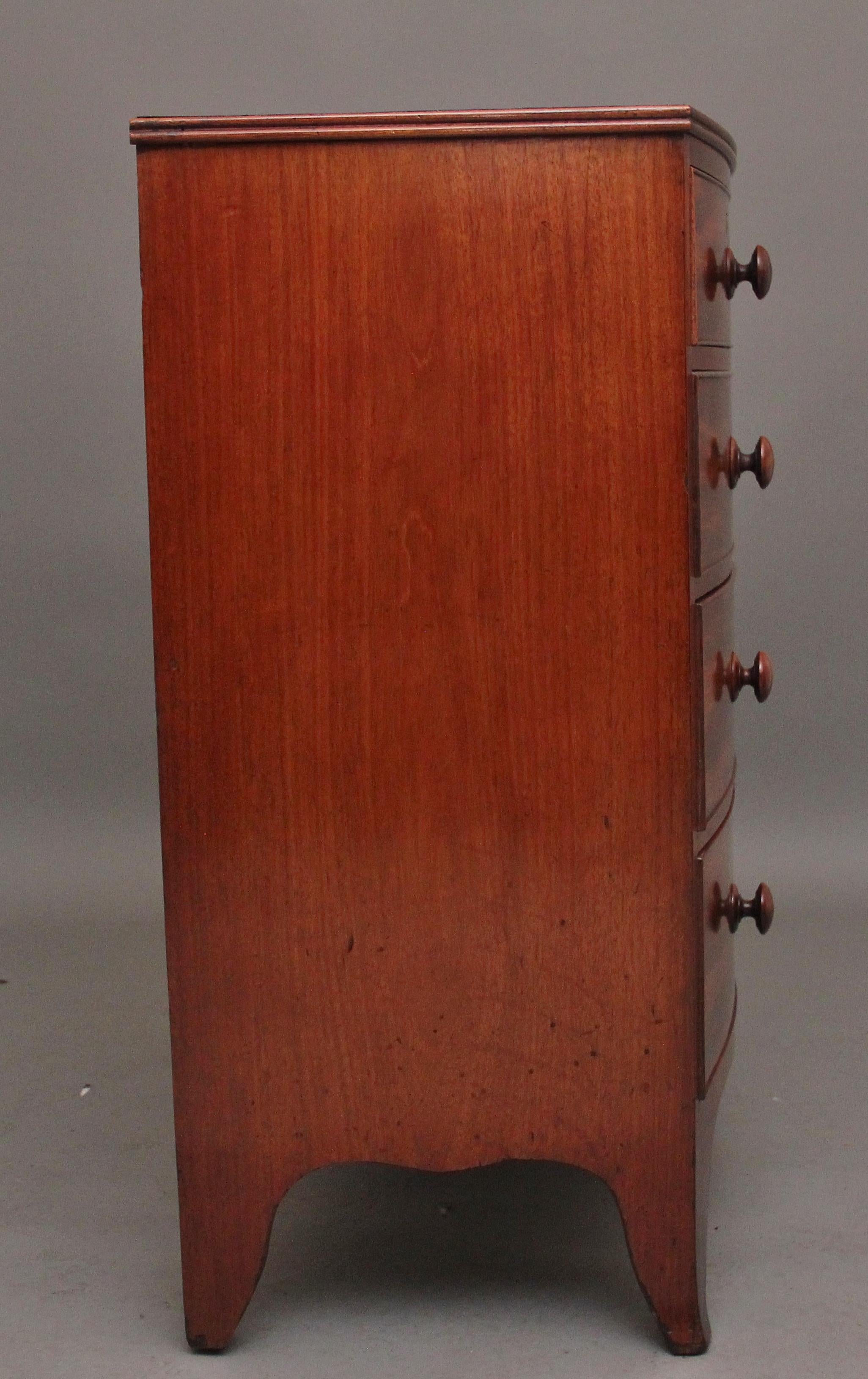 Early 19th Century mahogany bowfront chest For Sale 1