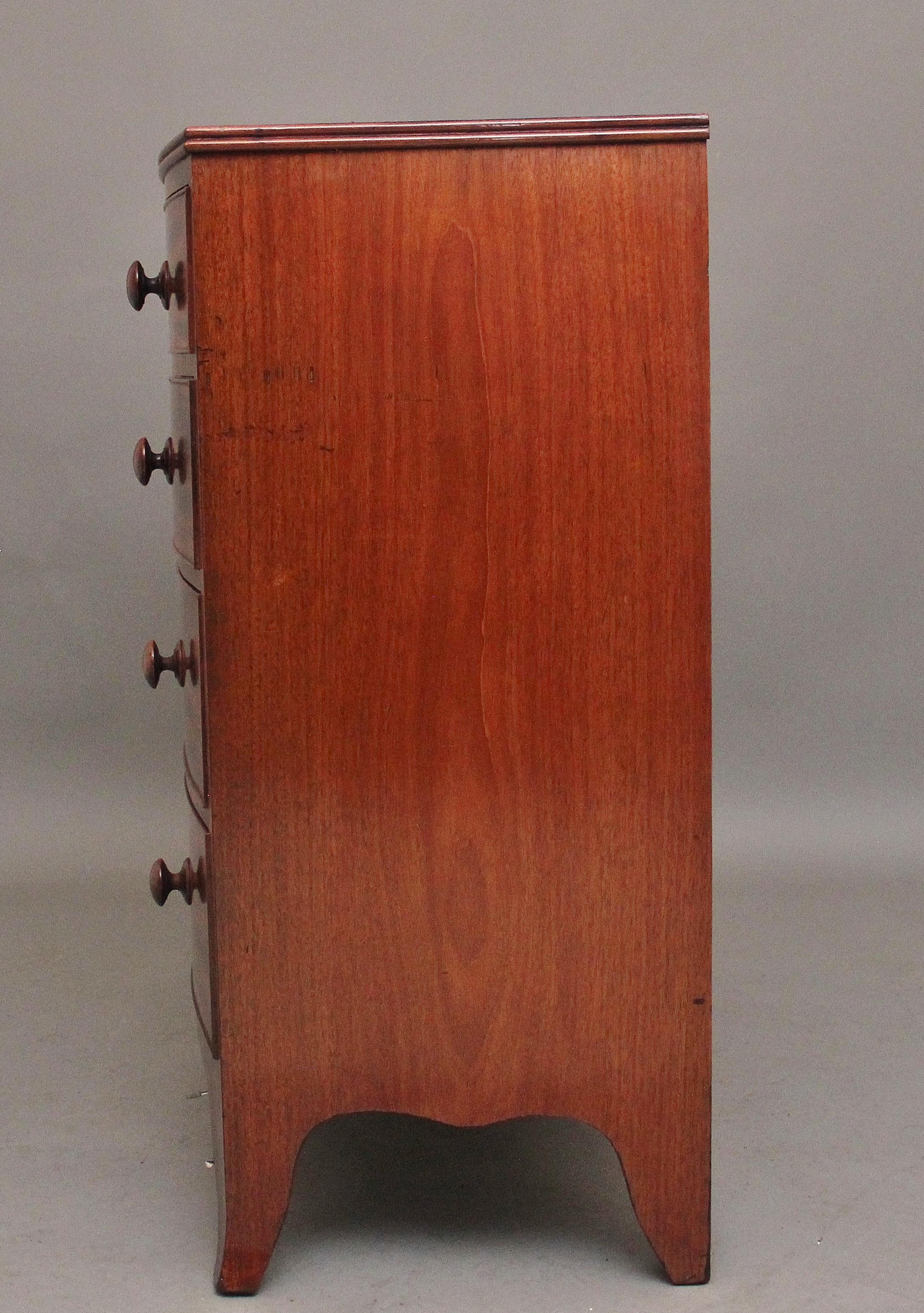 Early 19th Century mahogany bowfront chest For Sale 3