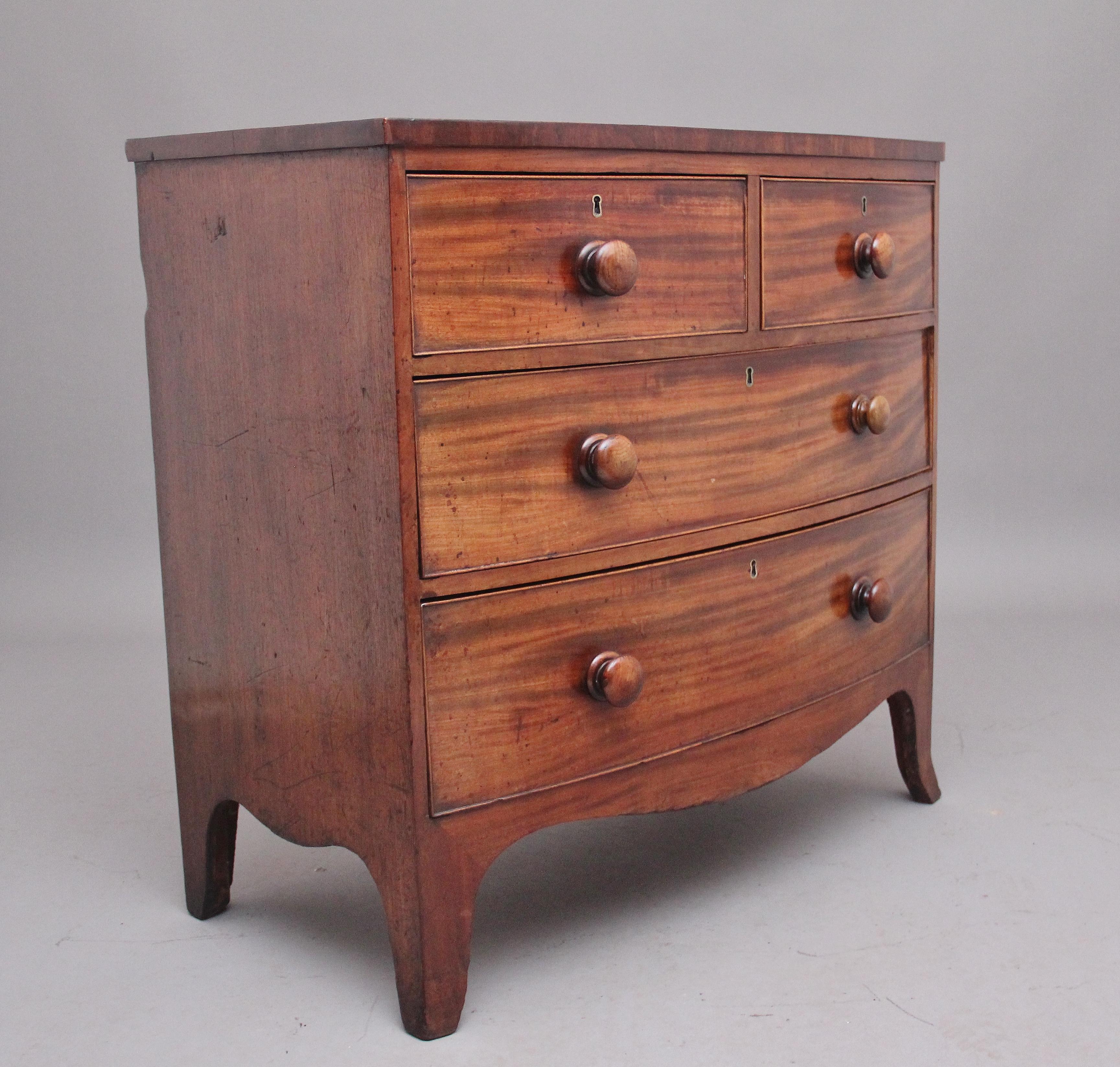 Early 19th century mahogany bowfront chest of drawers of nice proportions, having a nice figured top above a selection of two short over two long oak lined drawers with the original turned wooden knob handles, shaped apron and supported on splay