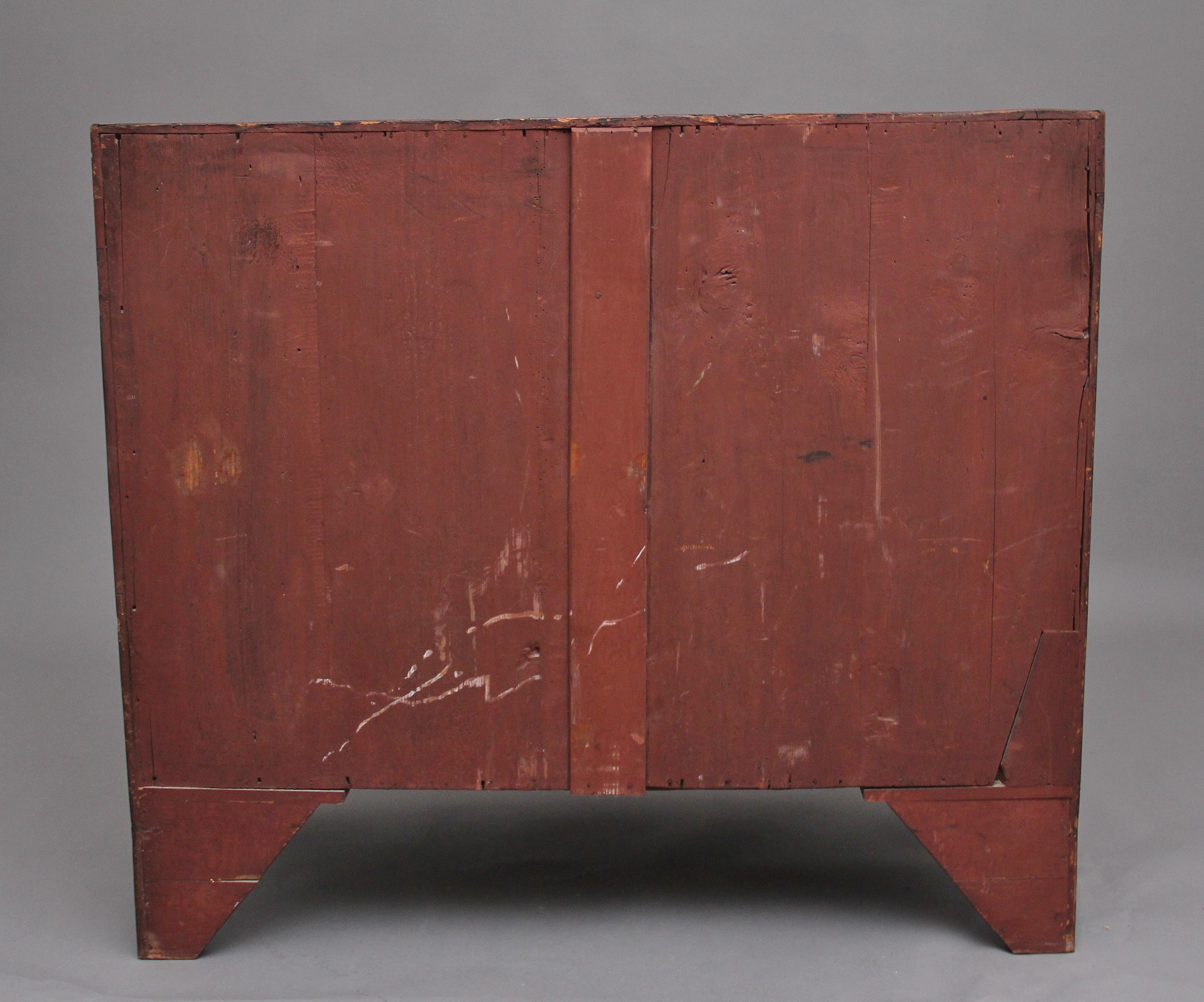 Mahagoni-Kommode mit Bogenfront aus dem frühen 19. Jahrhundert im Zustand „Gut“ im Angebot in Martlesham, GB
